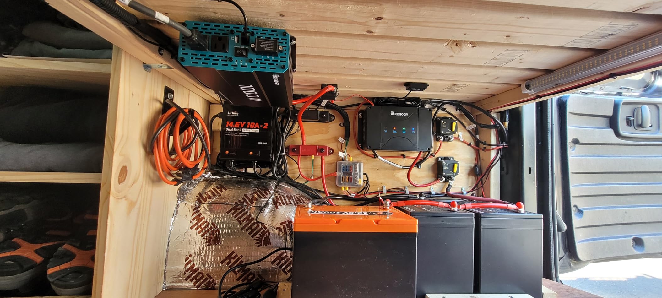 LiTime 3-Bank 10A (10A/Bank) Smart Battery Charger, 14.6V LiFePO4 Battery Charger AC-DC Charger with Fuse, LED Indicator for RV, Boat, Motorcycle, Lawn Mower, Trolling Motor and Lead Acid Battery customer photo 2