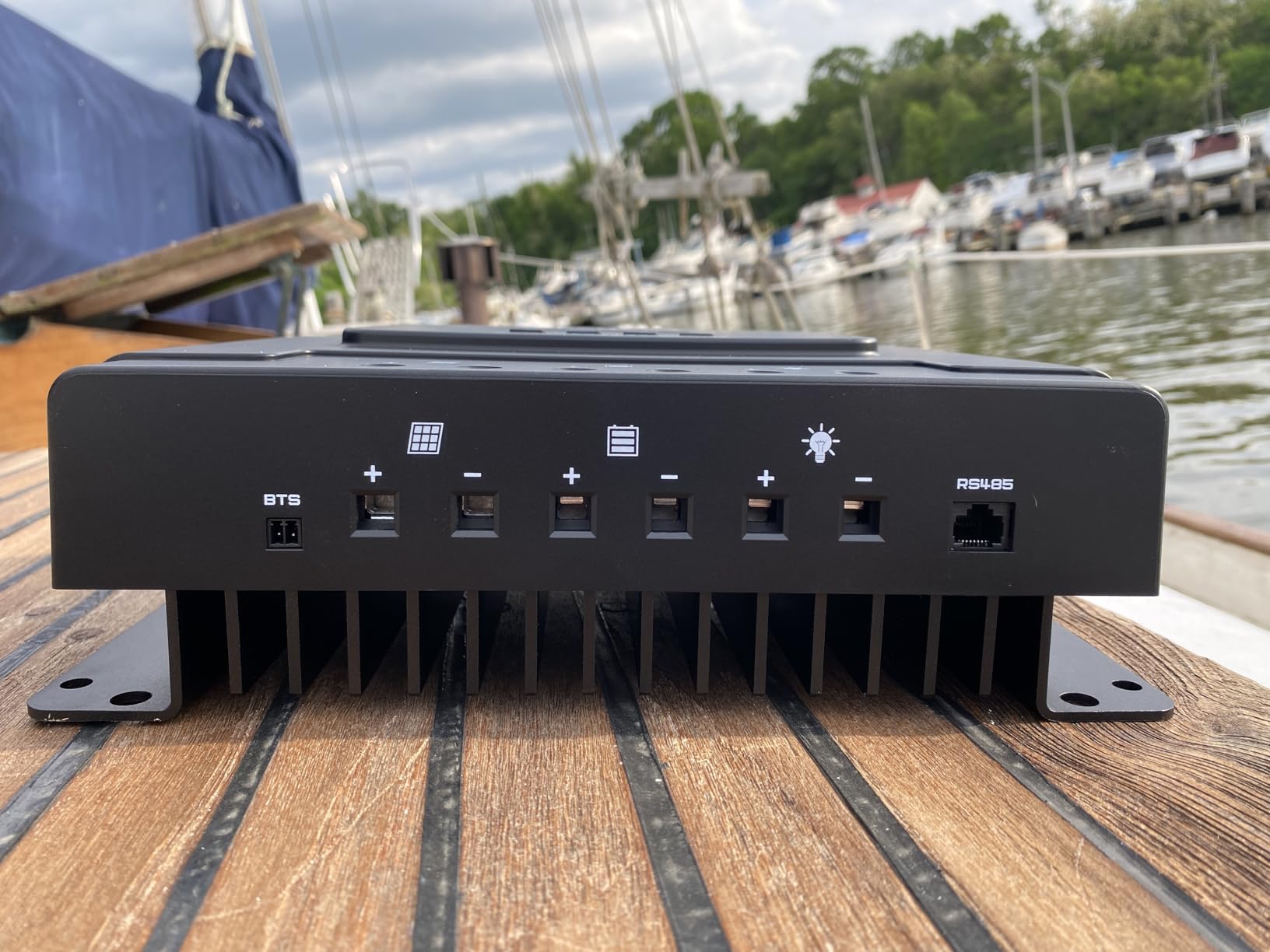 Renogy 60A MPPT Solar Charge Controller 12V/24V/36V/48V Auto, 150V Maximum Solar Input, for Gel Sealed Flooded and Lithium Battery, Rover Lite 60A customer photo 1