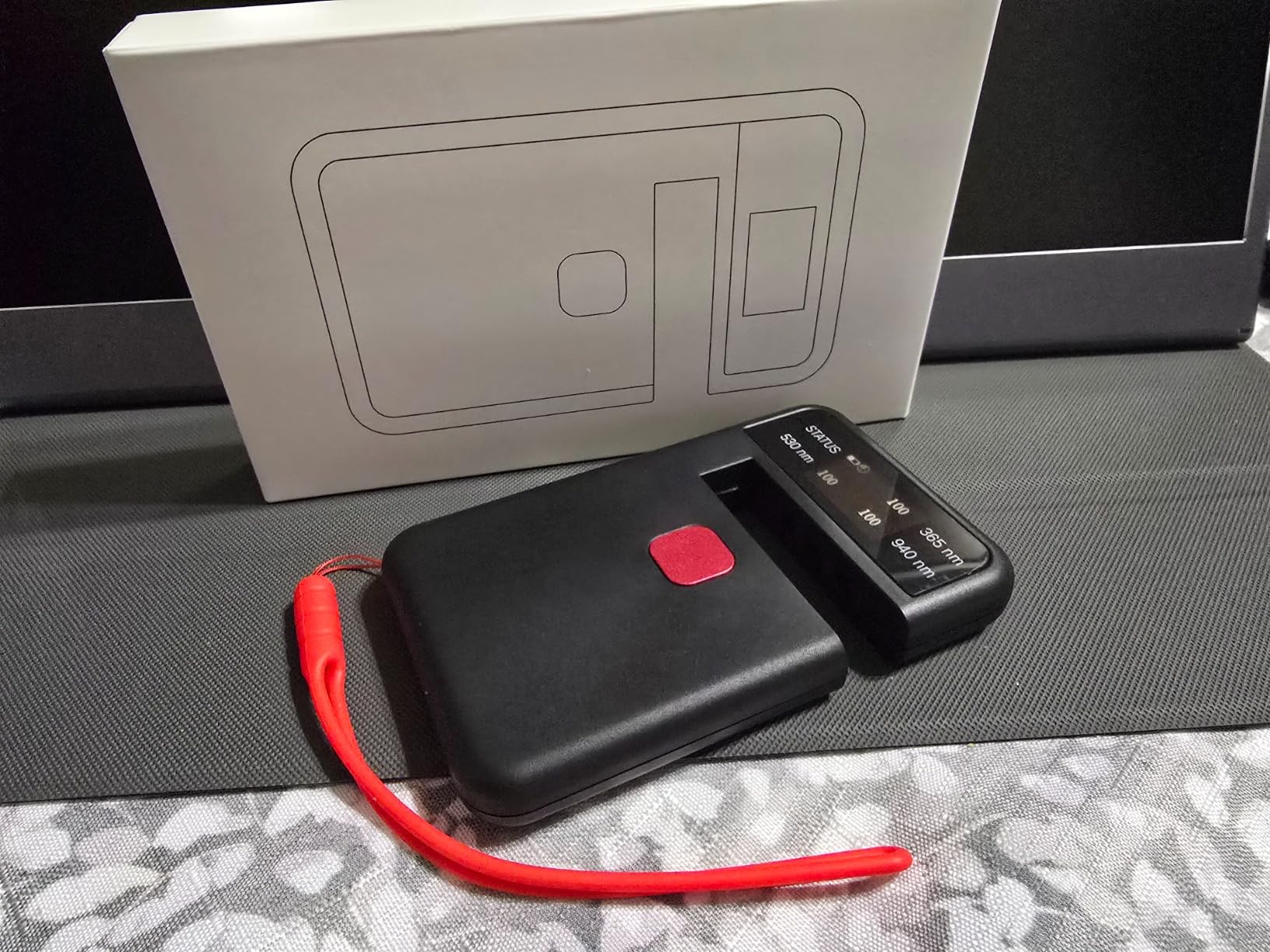 Digital Tint Meter Handheld Window Tint Solar Film Transmission Meter Type-C Charge VLT UV IR Detection Transmittance Meter Automatic Calibration Auto Glass Solar Film Tester Max 1/2