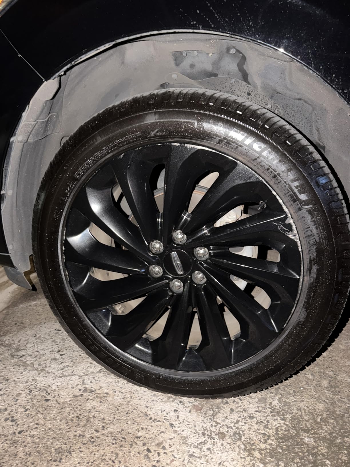 Armor All Podium Series Hybrid Ceramic High Gloss Tire Shine Spray, 16 fl oz, Long-Lasting Car Tire Shine Developed in Collaboration With Oracle Red Bull Racing customer photo 1