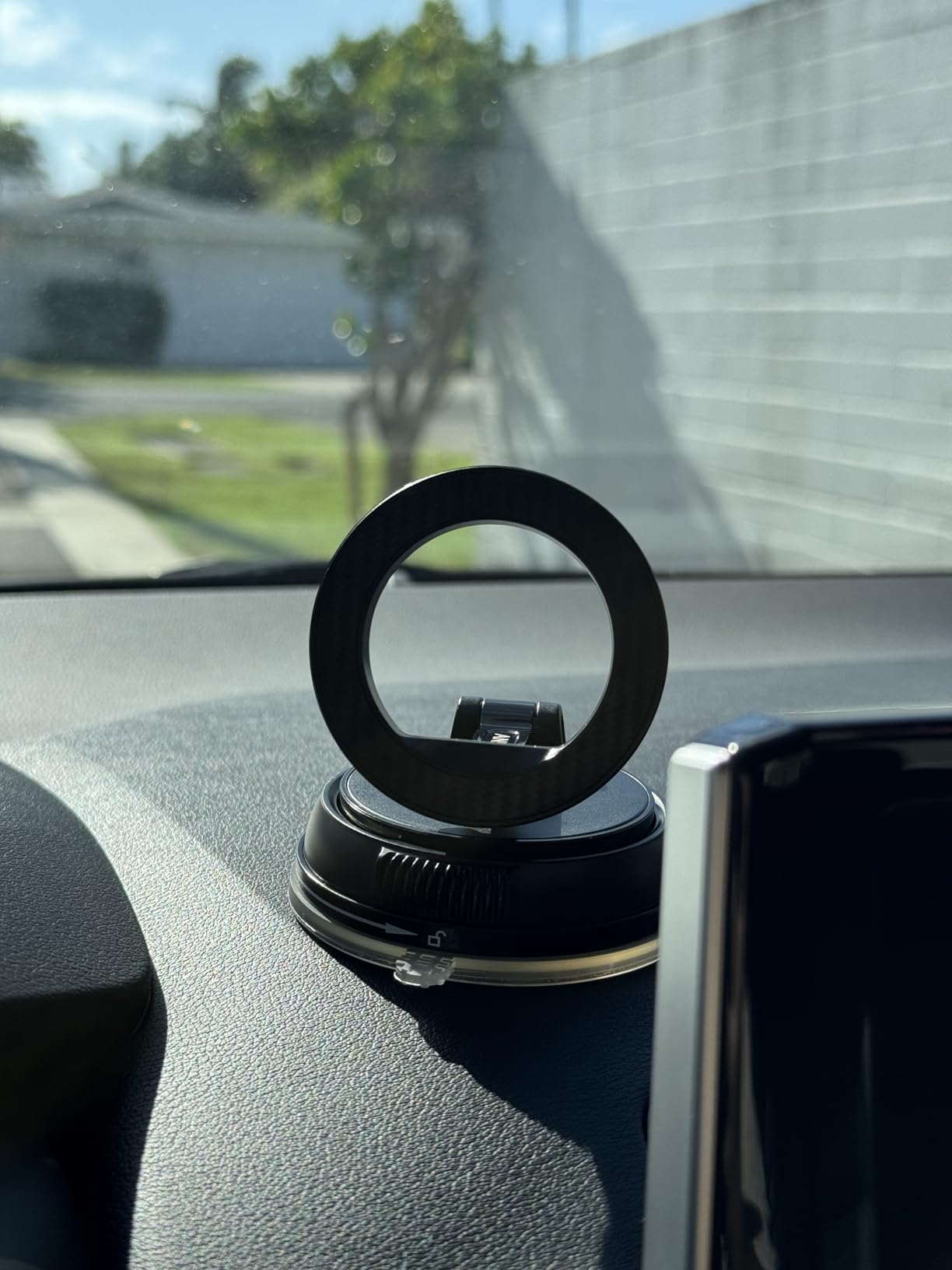 ANDERY Car Phone Holder for Magsafe [78+LBS Strongest Suction & 2400gf Strongest Magnetic] 360° Adjustable Car Phone Mount, Phone Holders for Your Car for iPhone 17-12 Pro Max Air Plus (Carbon Fiber) customer photo 2