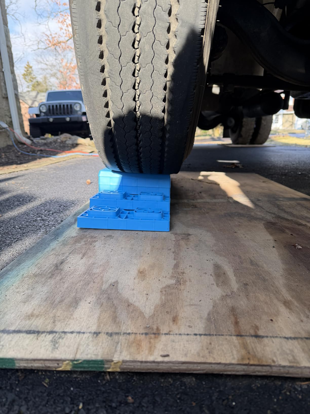 RVMATE 12 Pack RV Leveling Blocks, Heavy Duty Camper Leveling Blocks, Levelers for RVs, Reduce Trailer Movement, RV Leveling System Great for Single and Dual Wheels customer photo 1