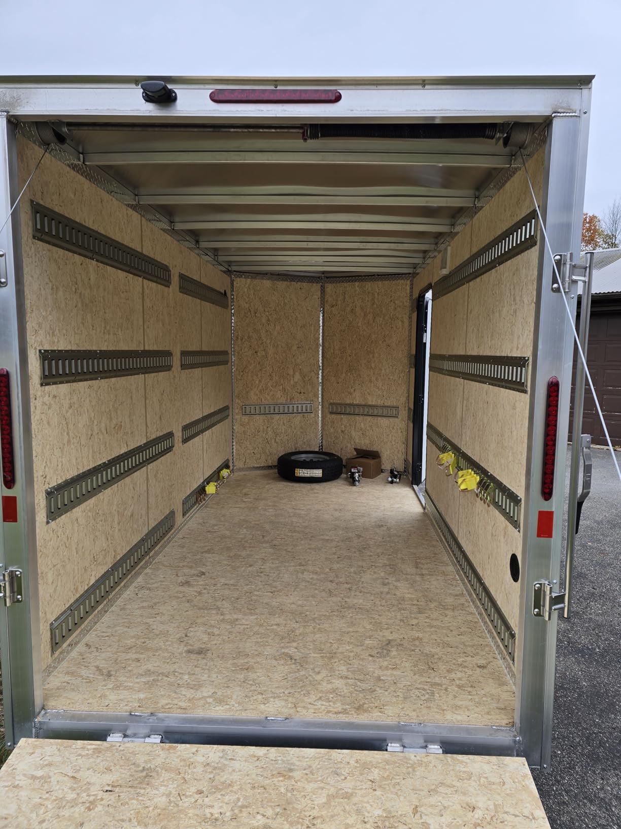 VEVOR E Track Tie-Down Rail Kit, 32PCS 5FT E-Tracks Set Includes 8 Steel Rails & 8 O Rings & 8 Tie-Offs with D-Ring & 8 End Caps, Securing Accessories for Cargo, Motorcycles, and Bikes customer photo 1