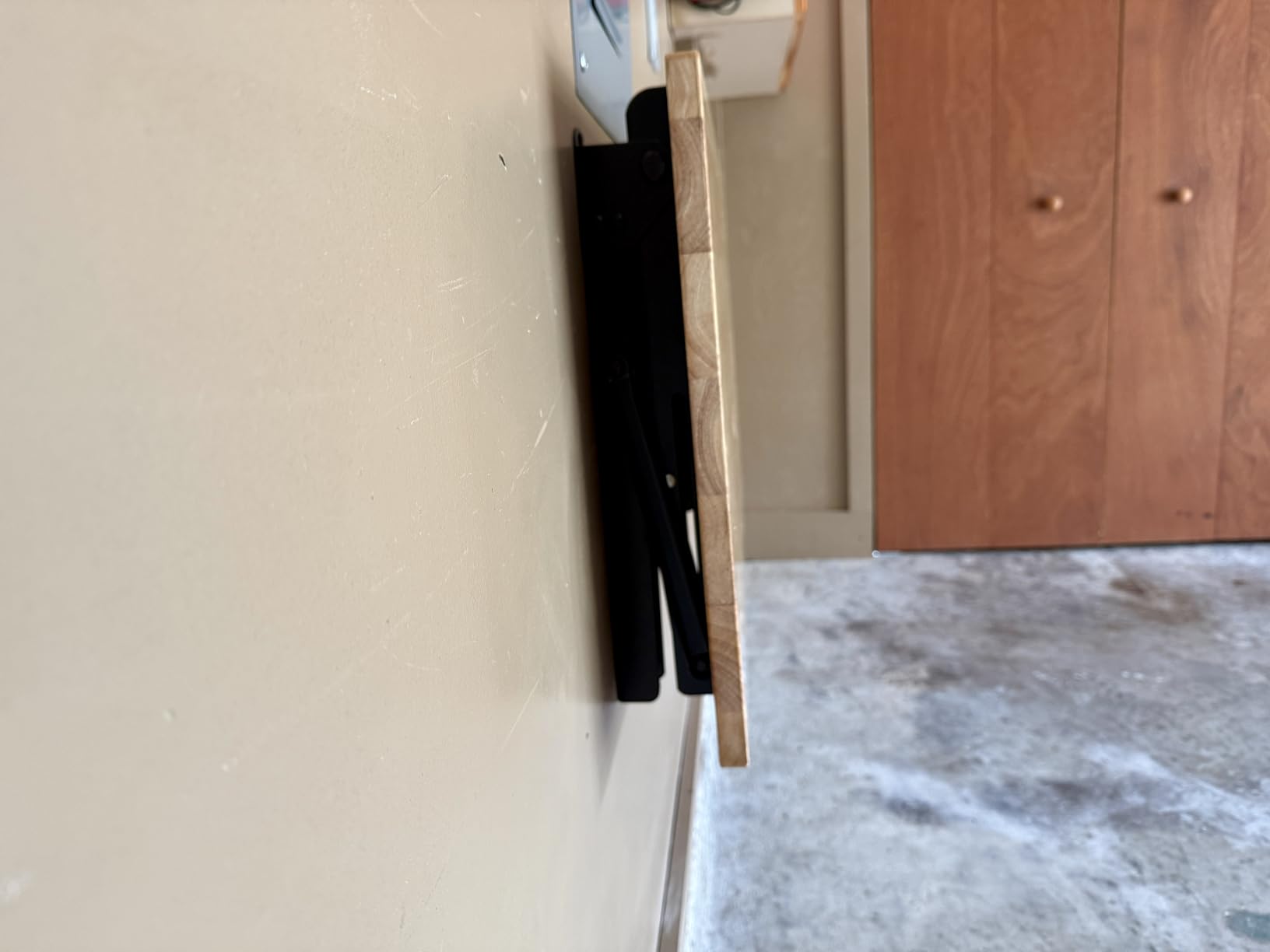 TORACK Heavy Duty Wall Mounted Folding Workbench, Space-Saving Collapsible Wall Table/Desk for Garage Workshop, Holds Up to 550 lbs (Board Size: 32 x 18 in) customer photo 2