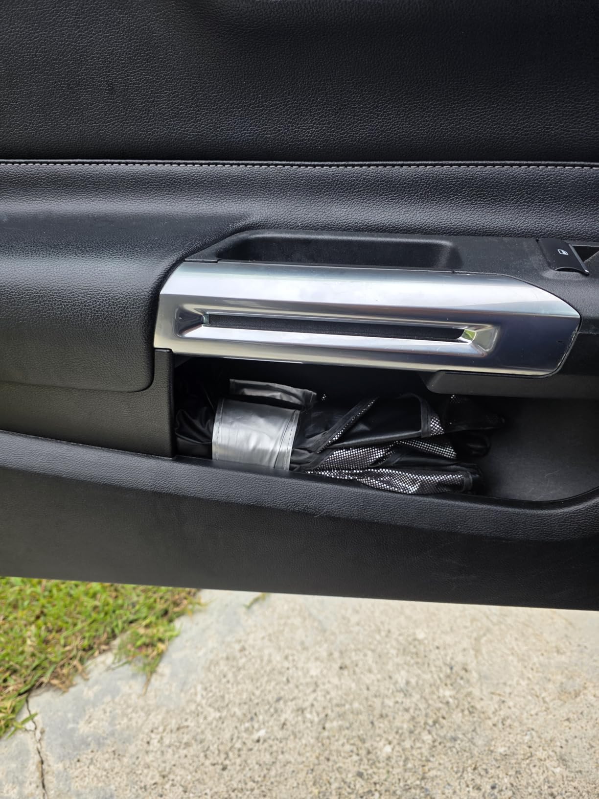 Autorder Windshield Sun Shade Umbrella for 2021-2026 Chevy Chevrolet Suburban Accessories,Upgraded Ice Crystal Material,Easy Setup Umbrella Sunshade for Car Windshield,100% Sun Blocking customer photo 1