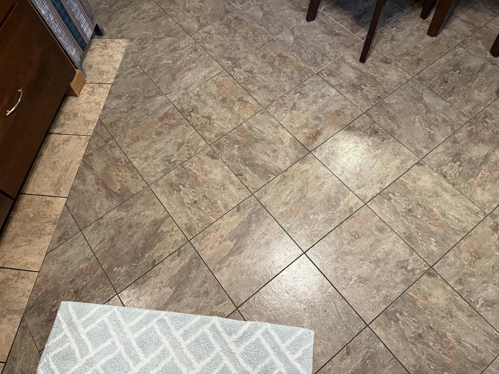 3M Super 77 Multi-Surface Spray Adhesive, 7.35 oz., Low VOC, Quick Bond, Fast Drying, Clear Finish for Foil, Foam, Paper, Metal, Plastic, Fabric, and Cardboard (77-10-NAT) customer photo 1