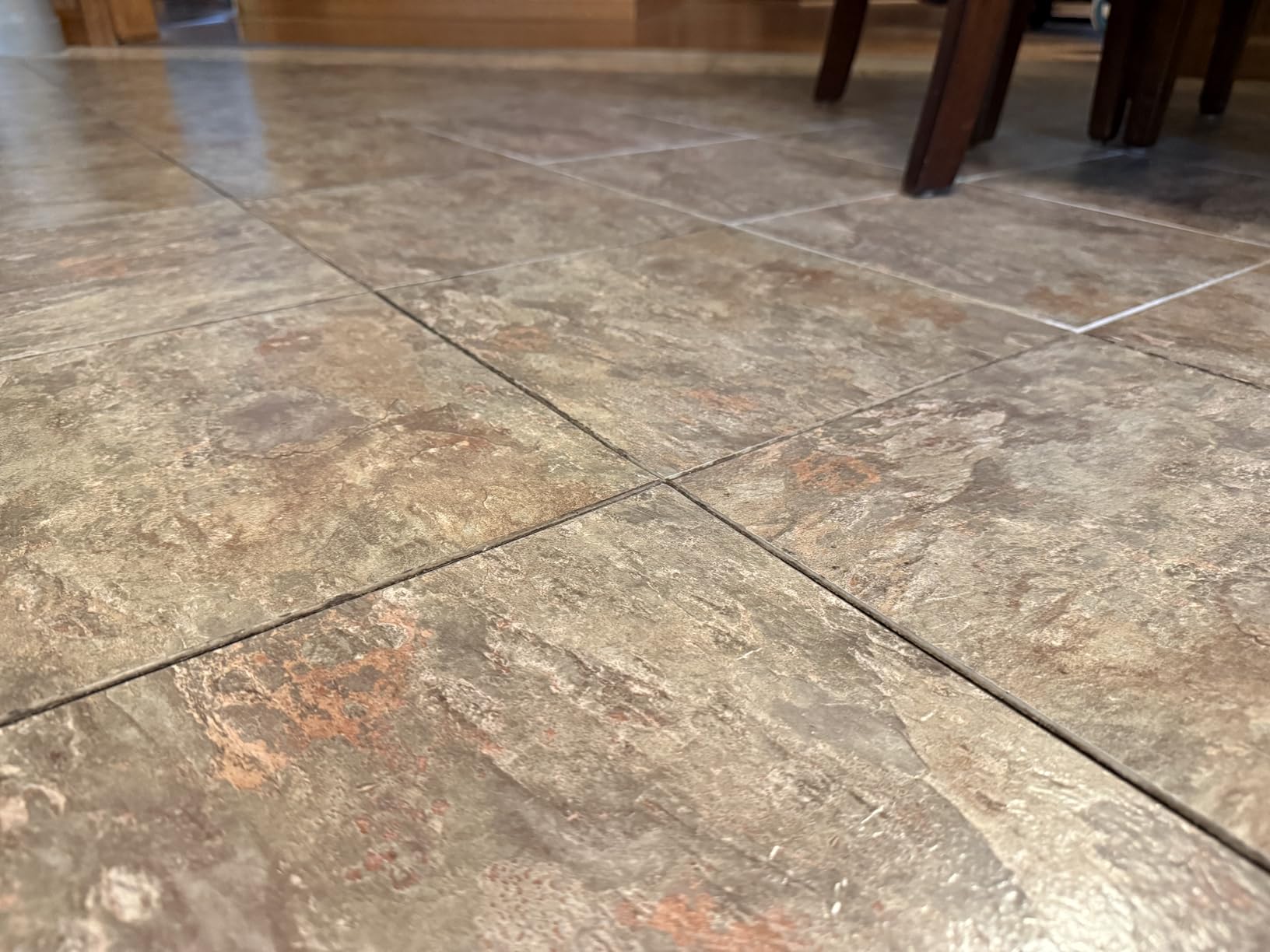 3M Super 77 Multi-Surface Spray Adhesive, 7.35 oz., Low VOC, Quick Bond, Fast Drying, Clear Finish for Foil, Foam, Paper, Metal, Plastic, Fabric, and Cardboard (77-10-NAT) customer photo 2