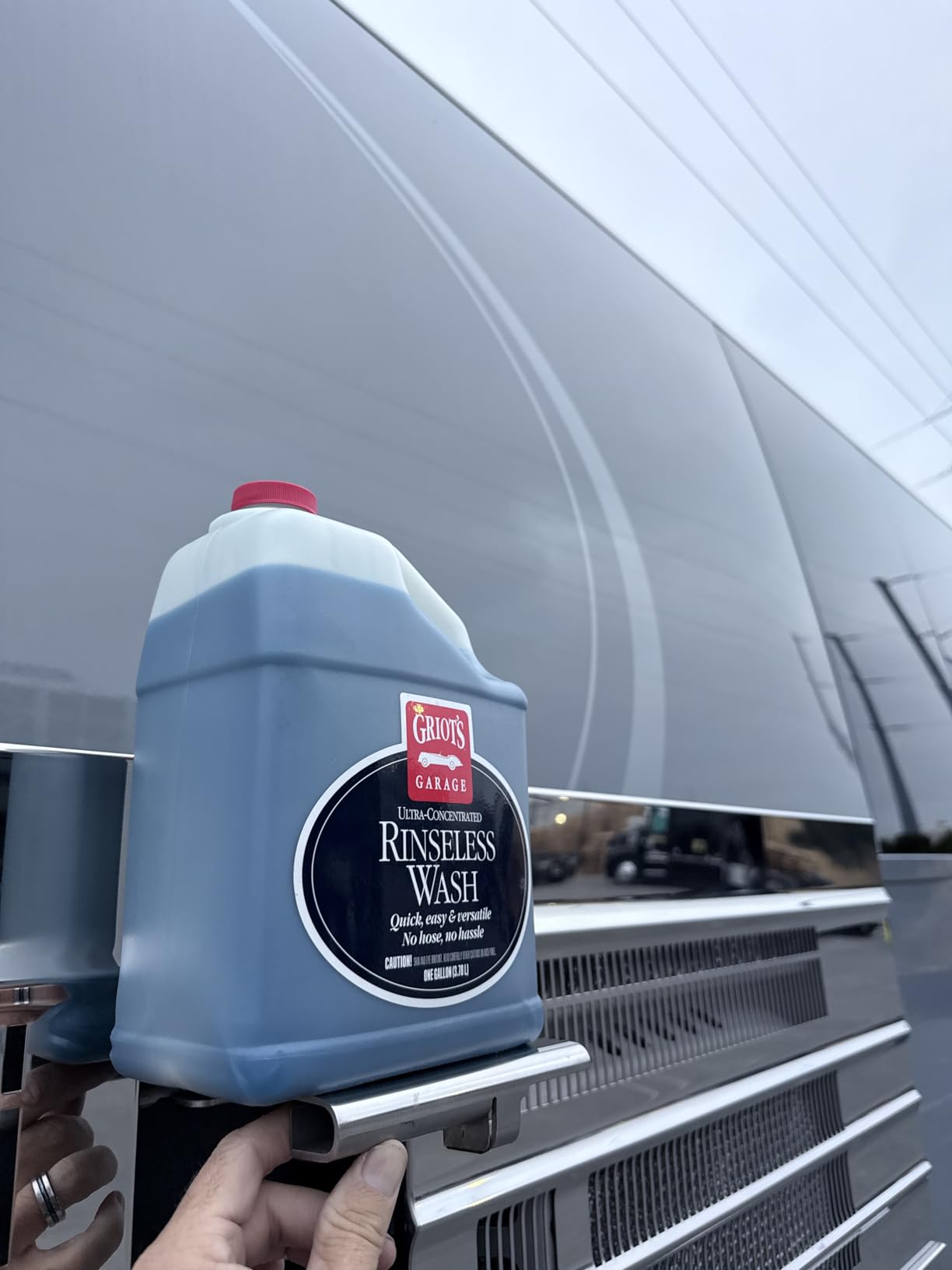 Griot's Garage Rinseless Wash for Car Cleaning and Detailing, No-Rinse Vehicle Washing, Dilutes Into Detailer, Clay Bar Lubricant, 10479, 35oz customer photo 1