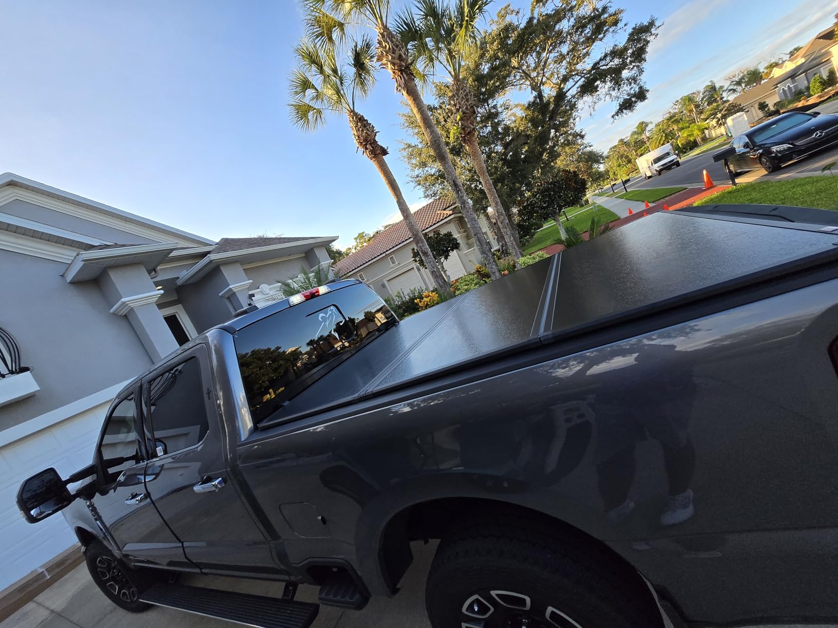 VEVOR Retractable Tonneau Cover, 5.5 ft Hard Retractable Tonneau Cover with Built-in Drainage Pipe for 2021-2024 Ford F-150 Crew Cab, Customized Design with Double-Lock & T-Slot customer photo 2