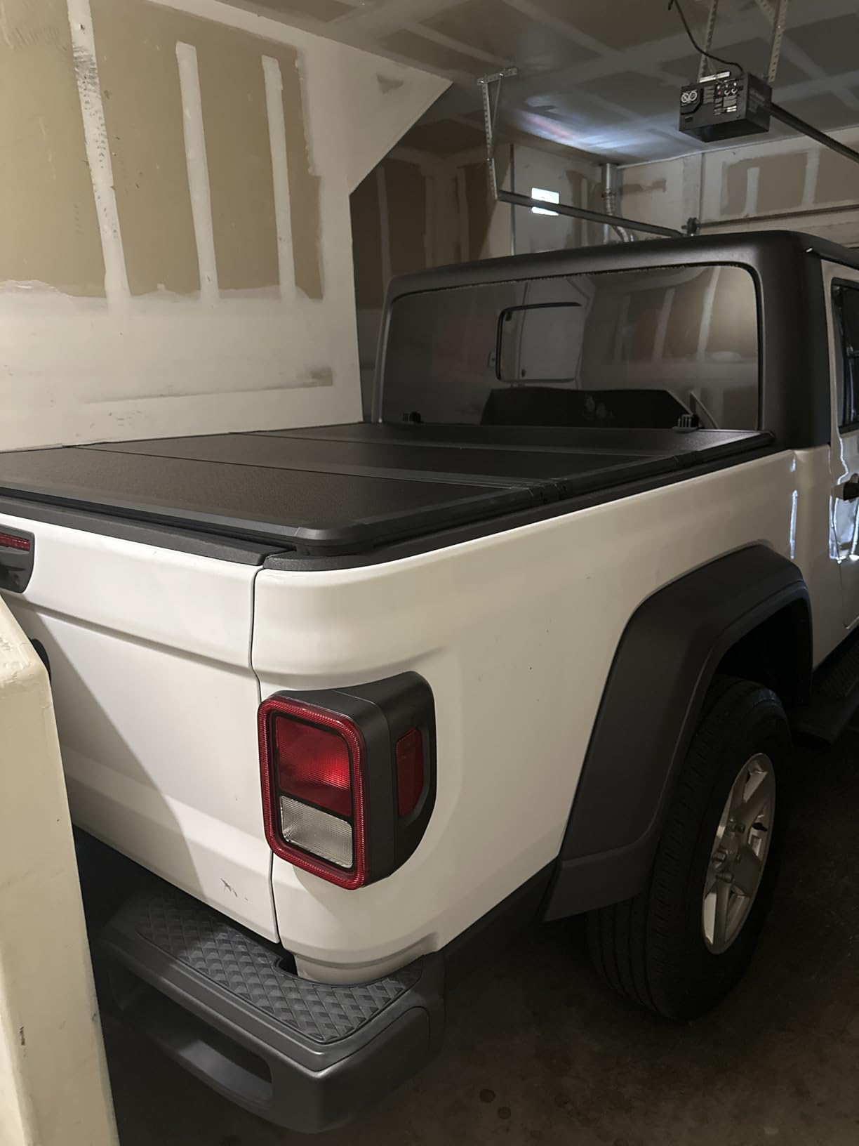 YITAMOTOR Tailored FRP Hard Tri-Fold Truck Bed Tonneau Cover Fits for Jeep Gladiator 2020 2021 2022 2023 2024 2025 2026 5ft Bed JT w/or w/o Trail Rail System, Effortless Installation customer photo 1