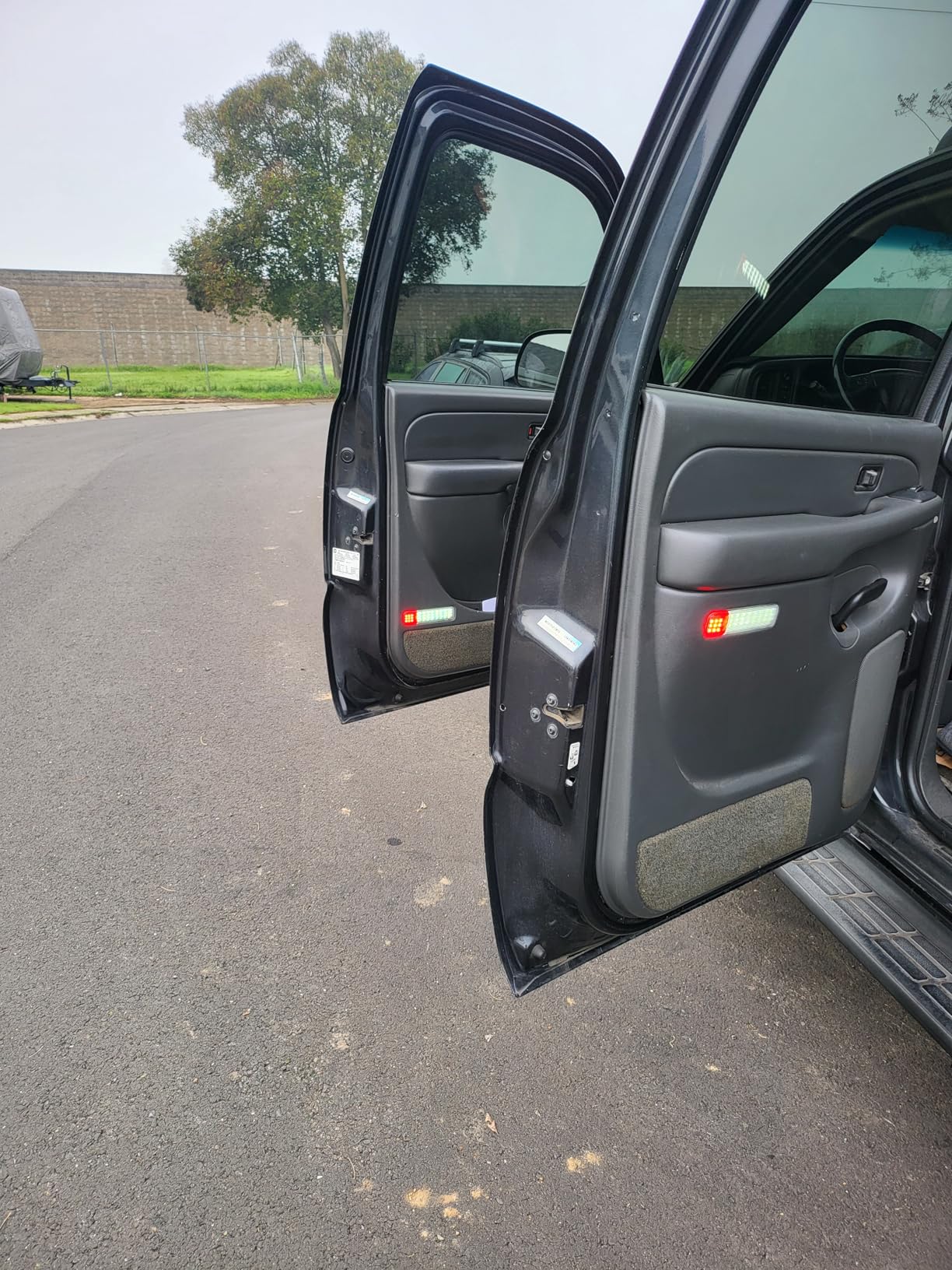 LED Door Panel Light Interior Courtesy Lamp Assembly Compatible with 1999-2006 Chevy Silverado/GMC Sierra 1500, 1997-2000 C/K 2500 3500, 2002-2006 Avalanche & 1995-2006 Tahoe Pickup, Pack of 4 customer photo 1