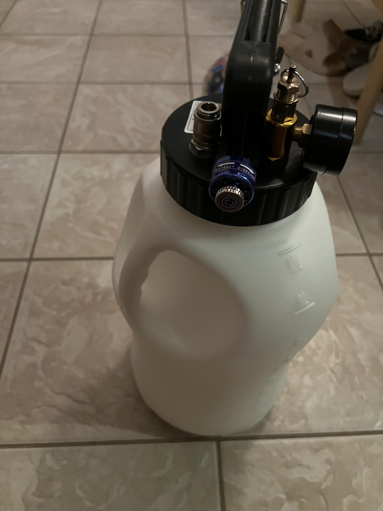FOUR UNCLES 10L Transmission Fluid Pump - Pneumatic Transmission Fluid Extractor and Dispenser with 15 Metal ATF Adapters and Pressure Gauge for Automotive Use, Transmission Fluid Transfer Pump Kit customer photo 1