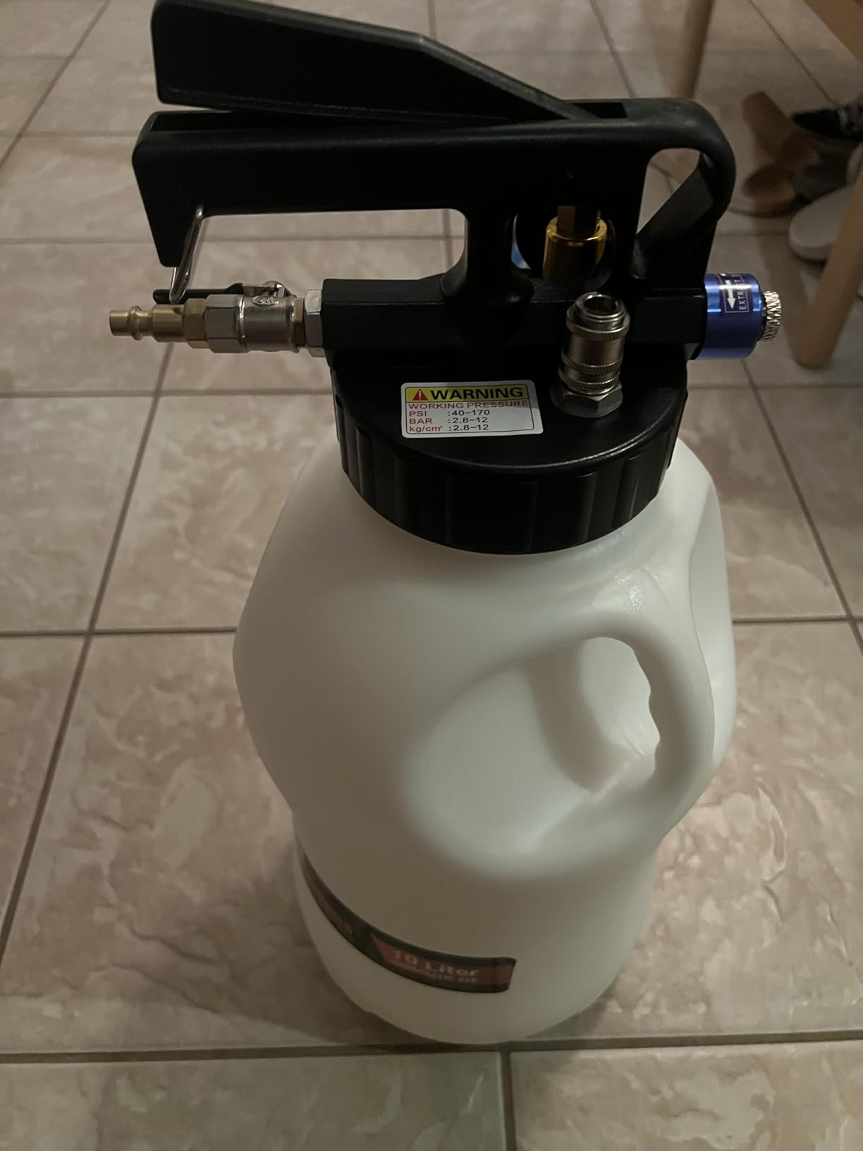 FOUR UNCLES 10L Transmission Fluid Pump - Pneumatic Transmission Fluid Extractor and Dispenser with 15 Metal ATF Adapters and Pressure Gauge for Automotive Use, Transmission Fluid Transfer Pump Kit customer photo 2