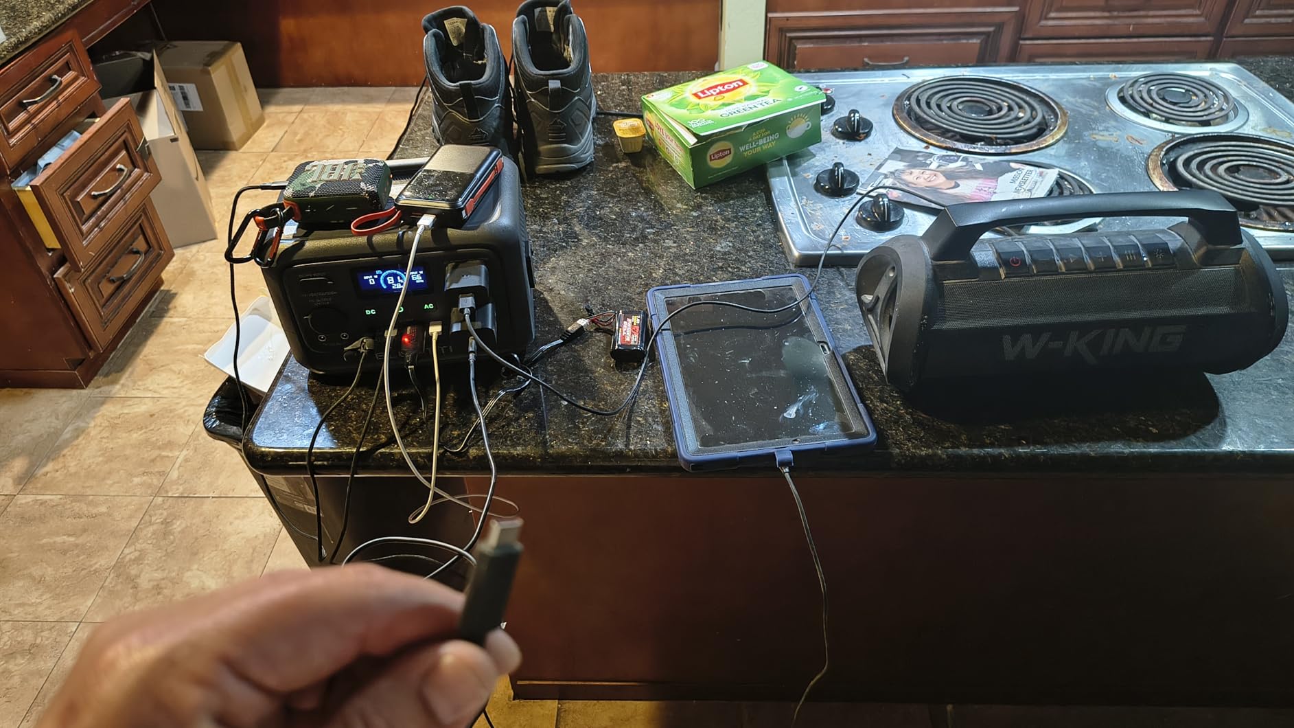 BLUETTI Elite 30 V2 Portable Power Station 600W (Power Lifting 1500W), 288Wh LiFePO4 Battery with 10ms UPS, Emergency Backup Power for Home Blackout/Winter Storm, Solar Generator for Camping/Road Trip customer photo 2