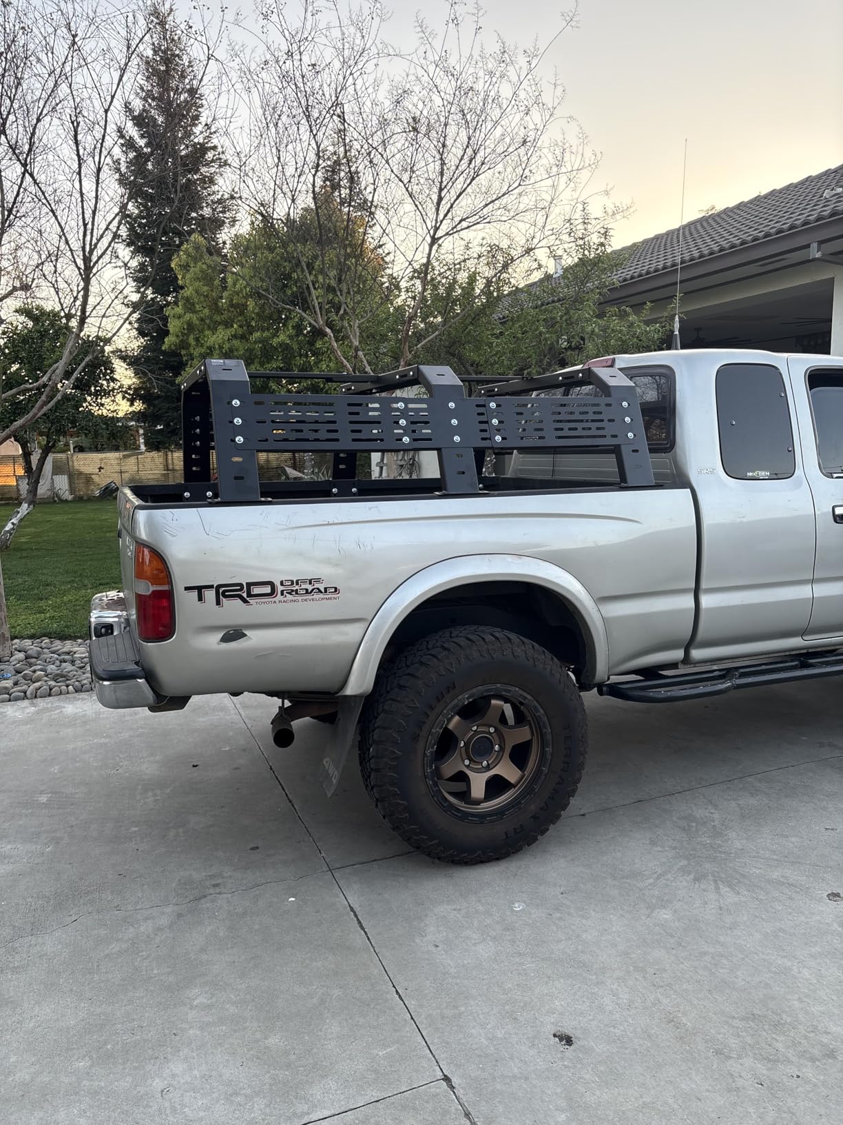 VEVOR Overland Truck Bed Rack, 49.2-67.9 in Width, Adjustable Overland Bed Cargo Rack with Sidebar, 900 lbs Static Capacity, Heavy Duty Steel, for Mid-Size Trucks, Compatible with Tacoma/Gladiator JT customer photo 1