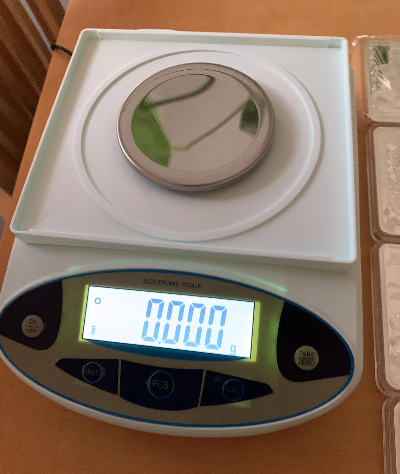 Lab Scale 6000gx0.01g,Analytical Balance 0.01g High Precision Electronic Digital Balance Scale, Scientific Scale Gram Scale Digital Balance for Kitchen Lab Weighing Jewelry Scale customer photo 1
