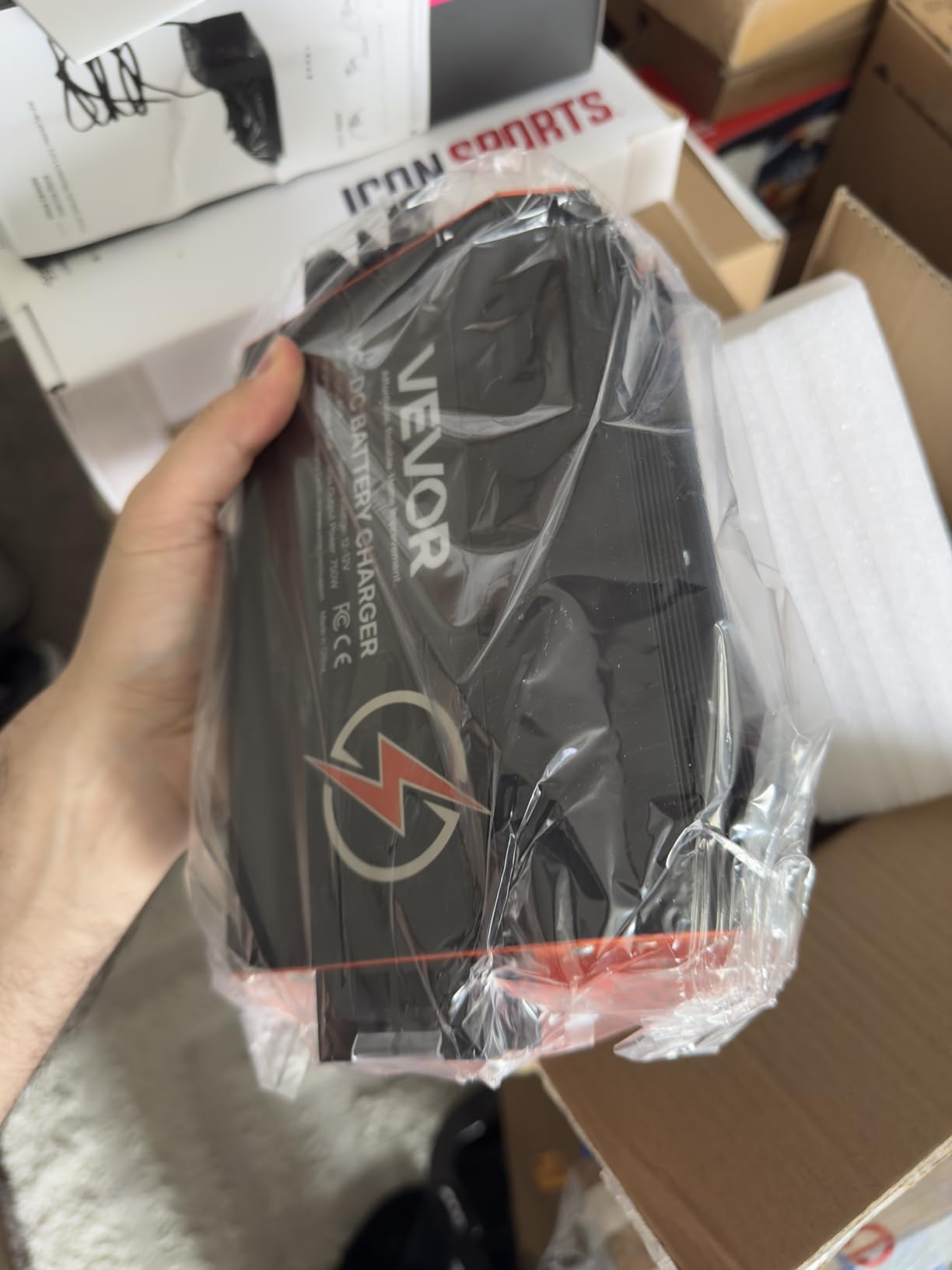 VEVOR 12V 20A DC to DC Battery Charger, 250W, On-Board Battery Charger for Lead-Acid, Lithium, AGM, Gel, and Flooded Batteries, Smart Multi-Stage Charging, for RVs, Commercial Vehicles, Boats, Yachts customer photo 1