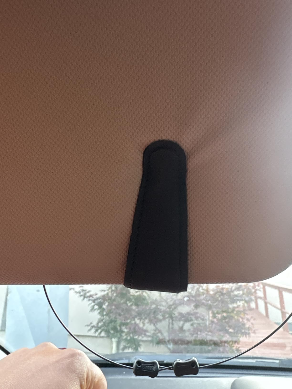 Teraves 2 Pack Sunglass Holder Clip for Car Visor, Upgrade Magnetic Leather Visor Sunglasses Clip, Easy to Hold Your Glasses Eyeglasses customer photo 1