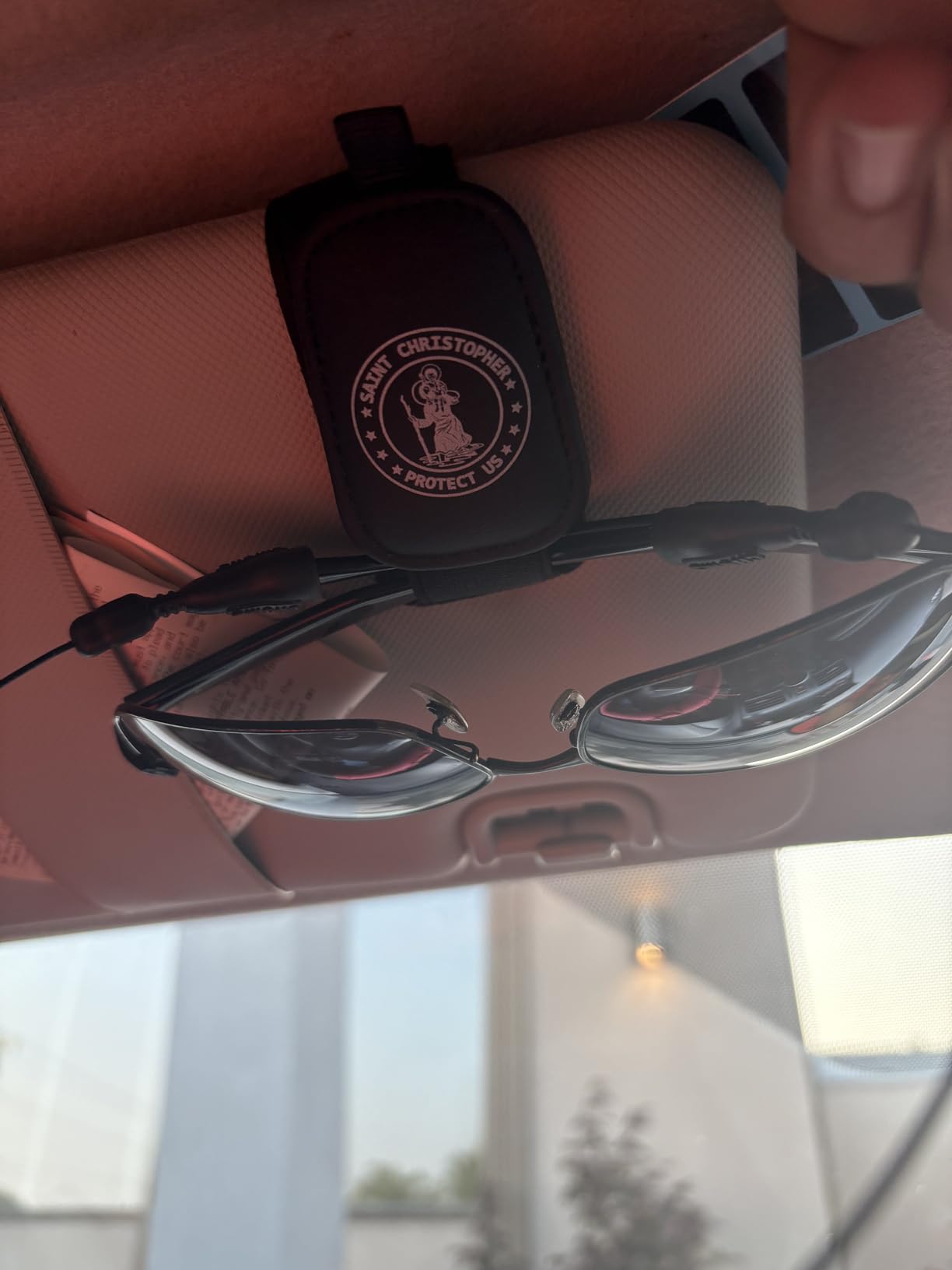 Teraves 2 Pack Sunglass Holder Clip for Car Visor, Upgrade Magnetic Leather Visor Sunglasses Clip, Easy to Hold Your Glasses Eyeglasses customer photo 2