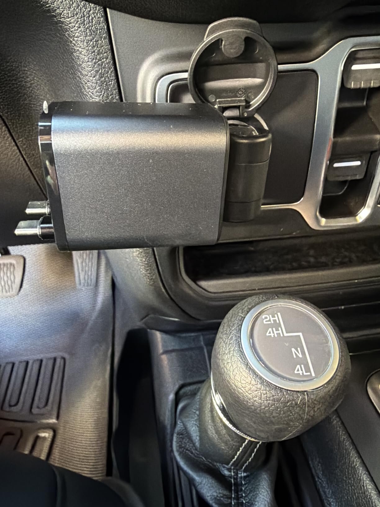SUPERONE 6 in 1 Retractable Car Charger with Dual Type C Cables, 99W Ultra-Compact USB C Car Accessories Adapter with 4 USB Ports, Fast Charging Car Charger for iPhone 17/16/15/14/13/12, Galaxy, iPad customer photo 2