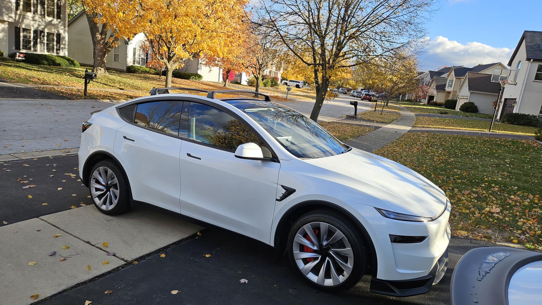 2PCS Cross Bar for Tesla Model Y Juniper (2020-2025+) Lockable Roof Racks Compatible with Model Y Rooftop Luggage Cargo Carrier fit for Model Y Exterior Accessories customer photo 2