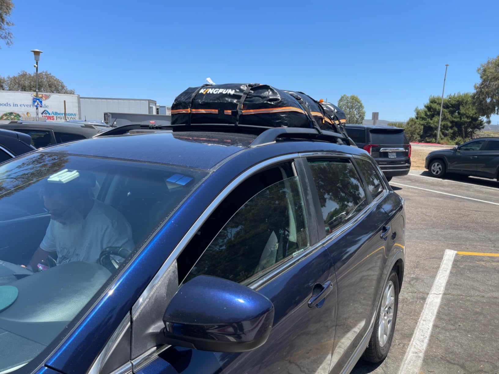 Kingfun Car Rooftop Cargo Carrier - Waterproof 20 Cubic Feet Car Roof Bag Fit All Vehicles with/Without Roof Racks, Includes Anti-Slip Mat, 8 Reinforced Straps & 6 Door Hooks, Luggage Locks customer photo 2