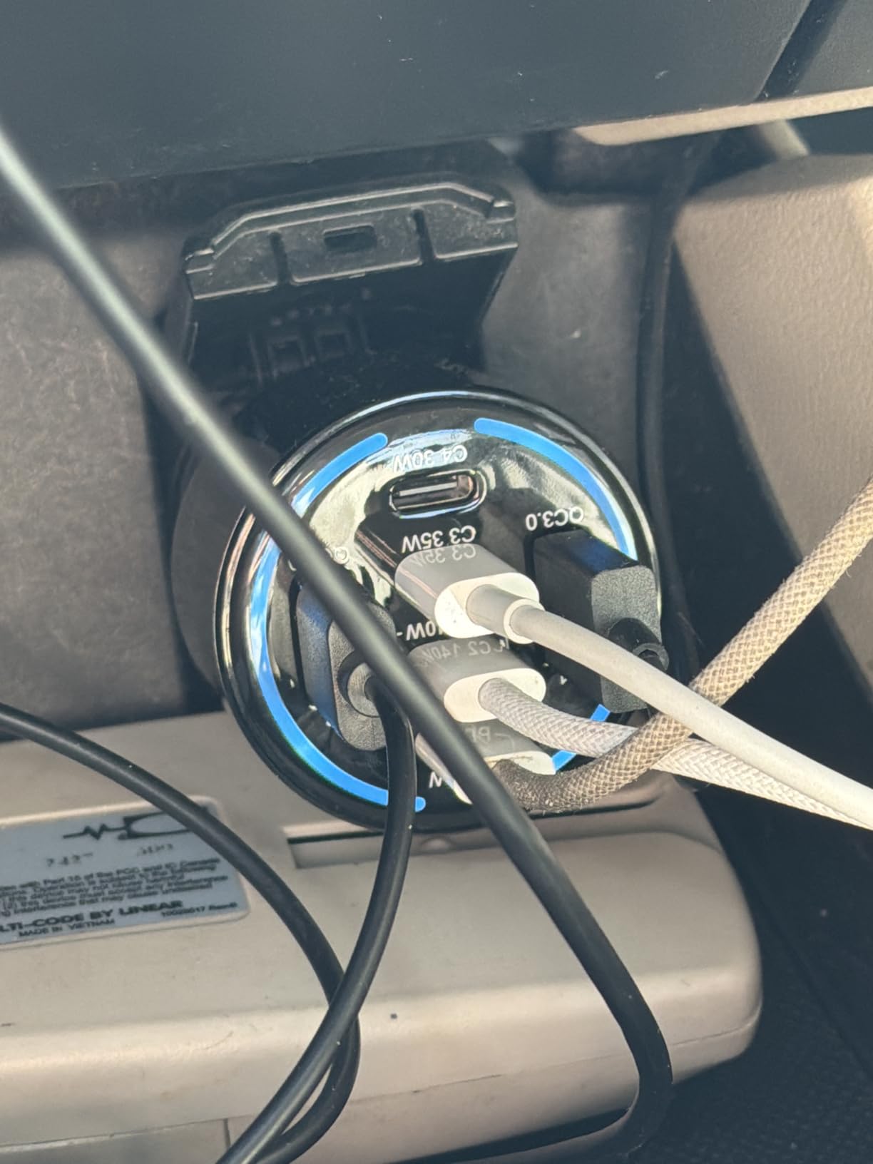 CHIPOFY 300W USB C Car Charger, 6 Ports (4 USB C + 2 USB A) - PD3.1 140W PPS 45W QC 60W Super Fast Charging Car Adapter for MacBook Laptop, iPhone 17 16 Pro Max, iPad, Galaxy S25/S24 Ultra etc customer photo 1