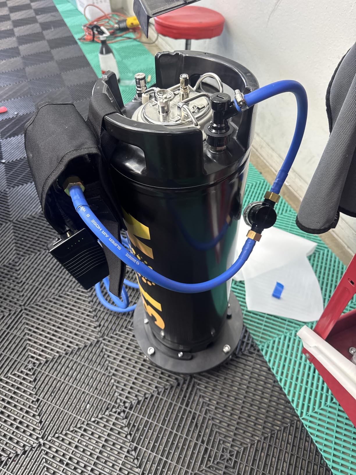 NEWISHTOOL Tint Smart Pouch Power Keg Sprayer Bag with 13 Feet Flexible Hose and Inner Filter, Chargeable Battery Powered Pump System for Window tinting, PPF and Auto Detailing customer photo 1