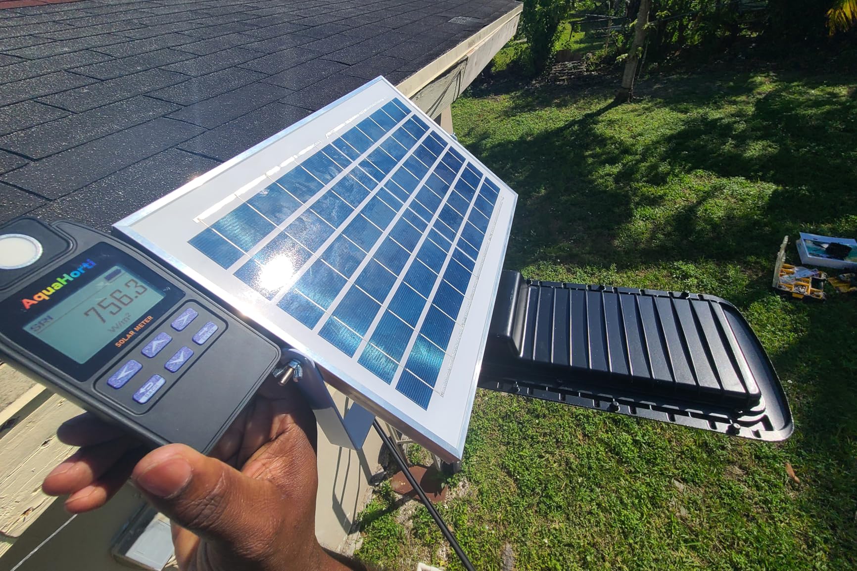 AH-SOL Solar Power Meter - High Precision Digital Solar Irradiance Meter for Solar Panel Installation, Sunlight Intensity Measurement, Research and More customer photo 2