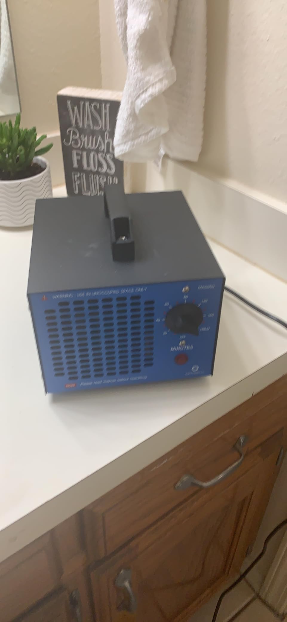 Airthereal MA5K Ozone Generator for Home, Ozone Air Ionizer Odor Eliminator with 120-Min Timer, Lightweight Design, Odor Removal for Car, Smoke, Pets, Basements, Covers Up to 2,000 Sq. Ft., Blue customer photo 2