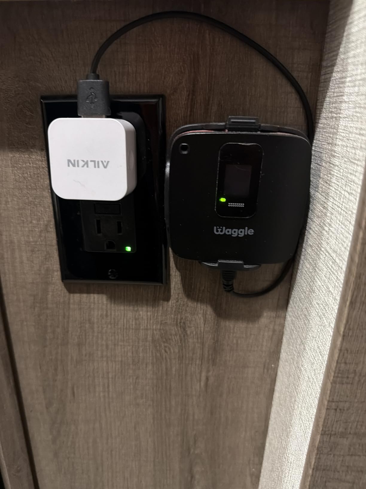 Waggle 4G Cellular Temperature & Humidity Monitor - Real-Time App, Email & SMS Alerts, LCD Display, Rechargeable Battery, RV/Camper/Van/Car Monitoring - Subscription Required customer photo 1