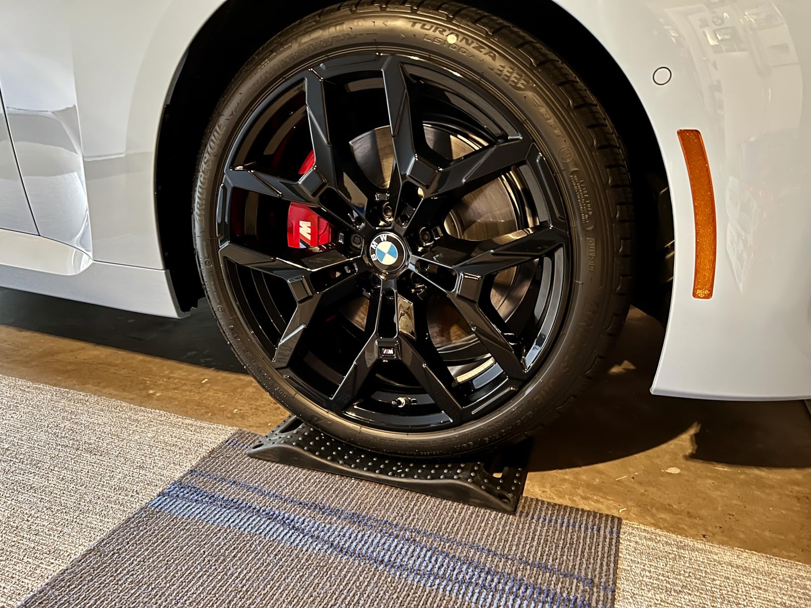 Tire Saver Ramps Set of 4, 60000 lbs Capacity Prevent Flat Spots Protect Car & RV Tires Heavy Duty Non-Slip Rubber Easy to Carry customer photo 2