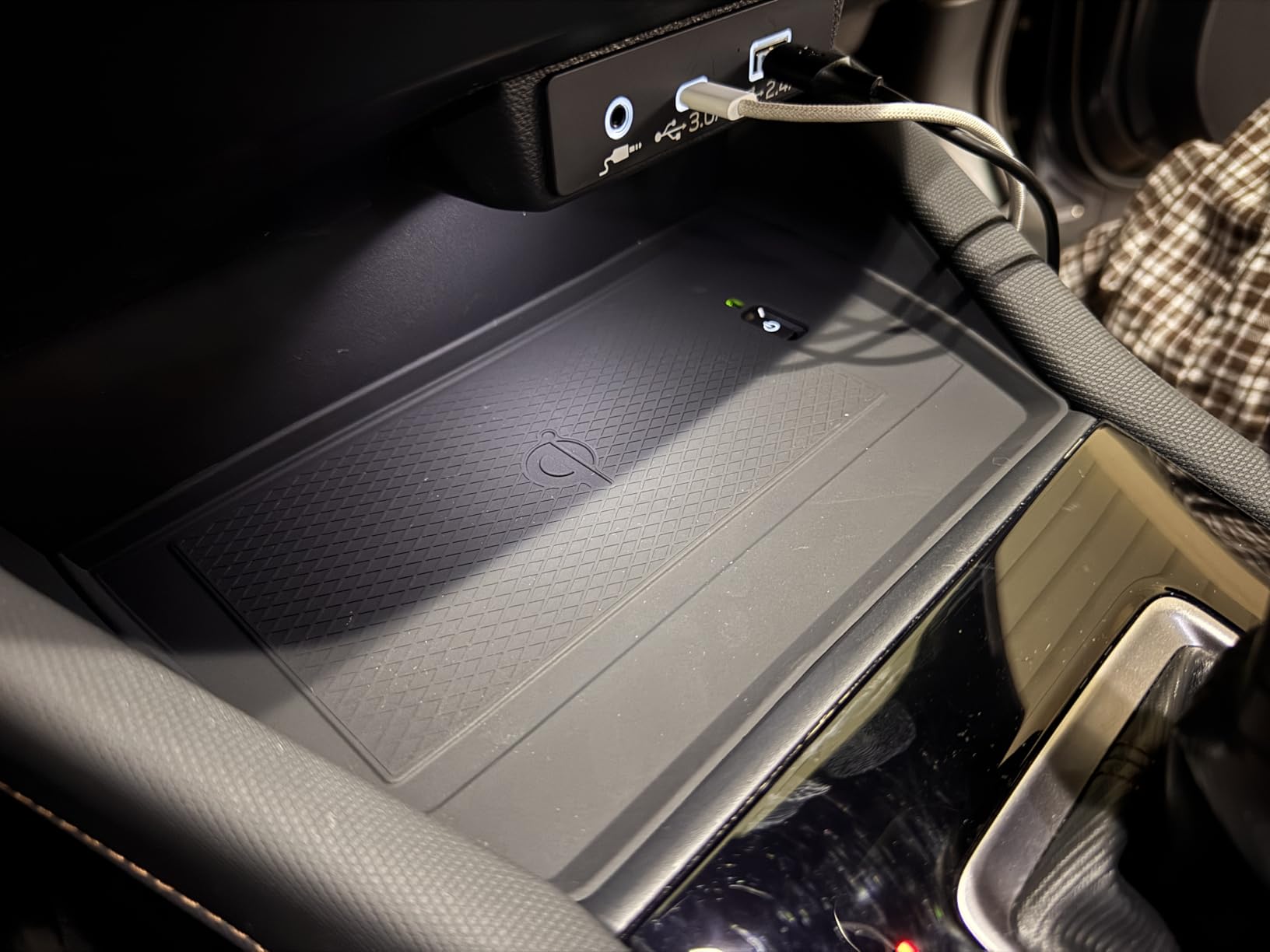 Center Console Organizer Tray Storage Box for Mercedes Benz EQS 450+ 400 580 AMG SUV/EQE 350 350+ 500, Interior Accessories Insert Tray Storage Box for 2026 2025 2024 2023 EQS/EQE, Black customer photo 2