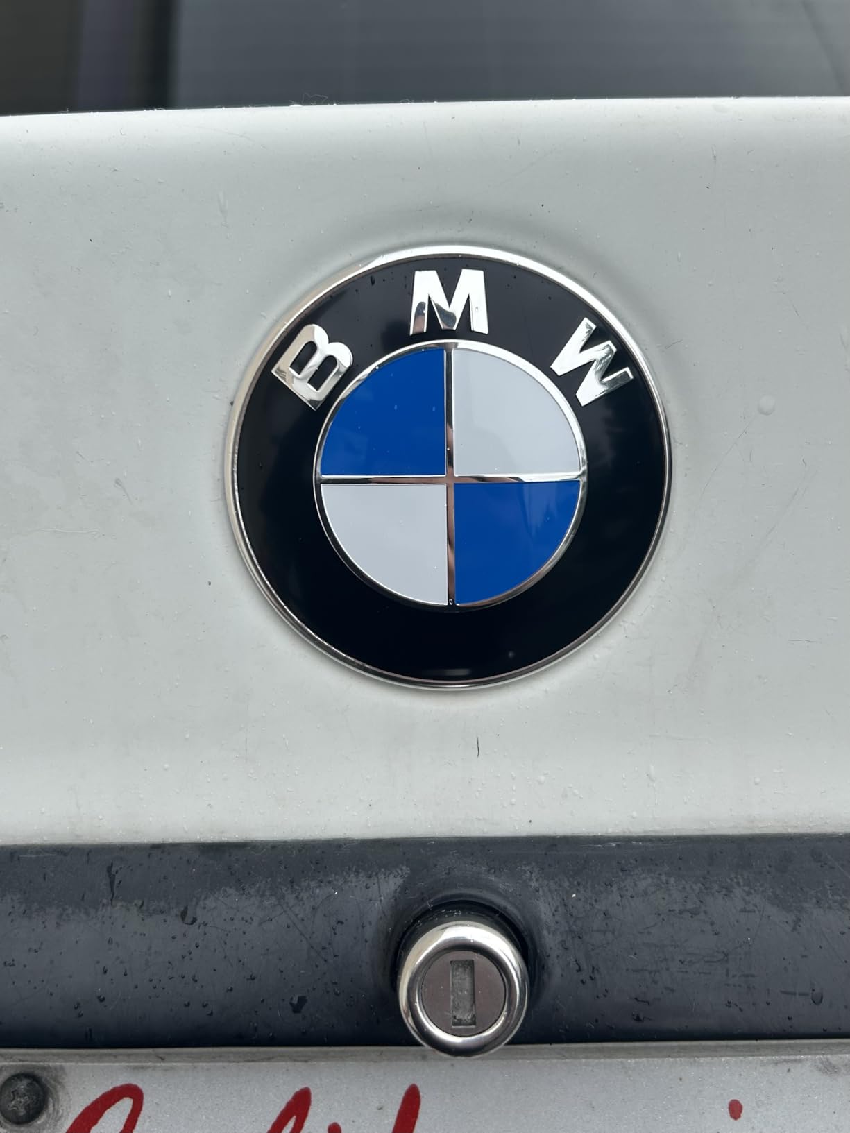 Premium Roundel Emblem Blue Kit - Exact-Fit 82mm & 74mm Badge Set for German Cars X Models (SUVs) and 3/5 Series Sedans (2000-2025) | High-Gloss Weatherproof Design with Tool-Free Mounting Grommets customer photo 2