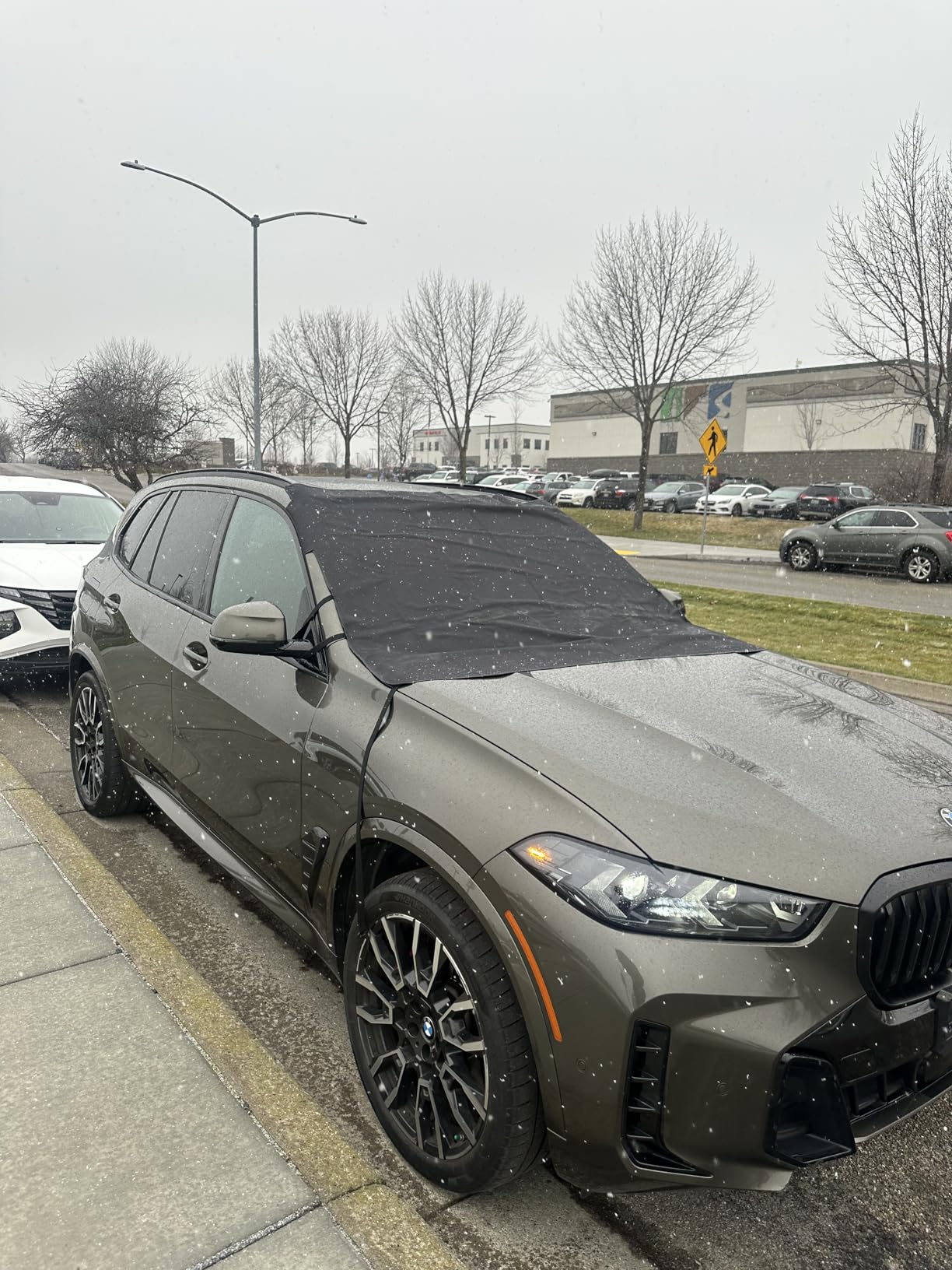 Zanch Windshield Cover for Ice and Snow [3-Second Snow Removal & 7-Layer Full Coverage] 6-Point Snowproof Fixation & Reflective Mirror Covers, Fits SUVs XL (66'' x 52'') customer photo 1