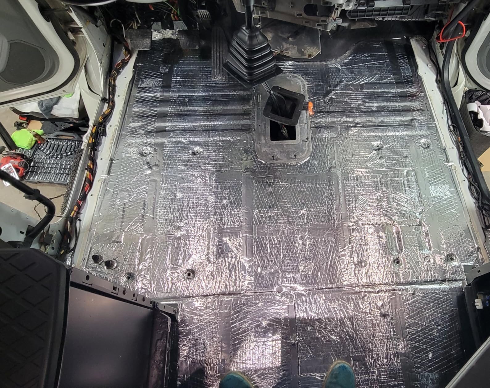 VOISEN Sound Deading Material for Cars, 197 mil(5mm) 31 sqft Sound Deadening | Aluminum Foil Foam Automotive Soundproofing Material, Noise Insulation Material 28 Pcs customer photo 1