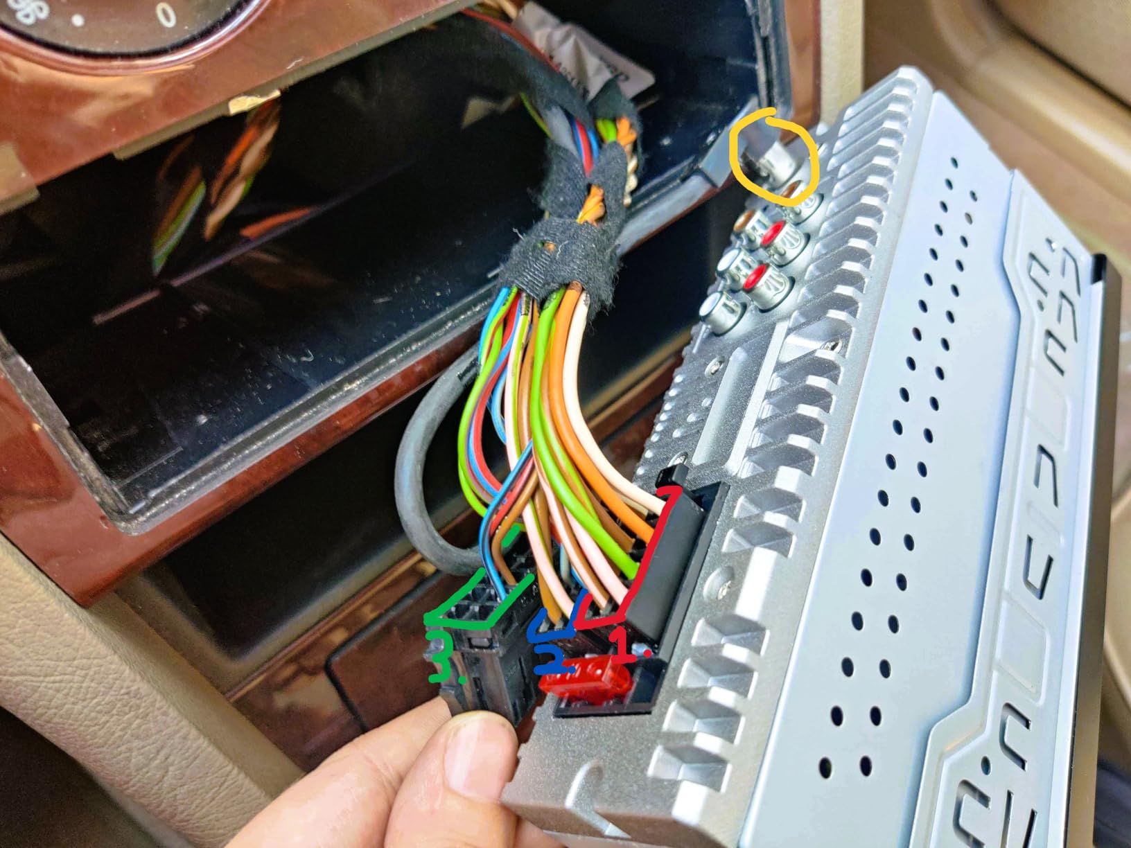 Single Din Retro Car Radio: European Style Stereo for Classic Vehicles - Bluetooth FM AM USB SD AUX USB-C Fast Charge 4-CHN 2 Subwoofer Outputs SWC customer photo 2