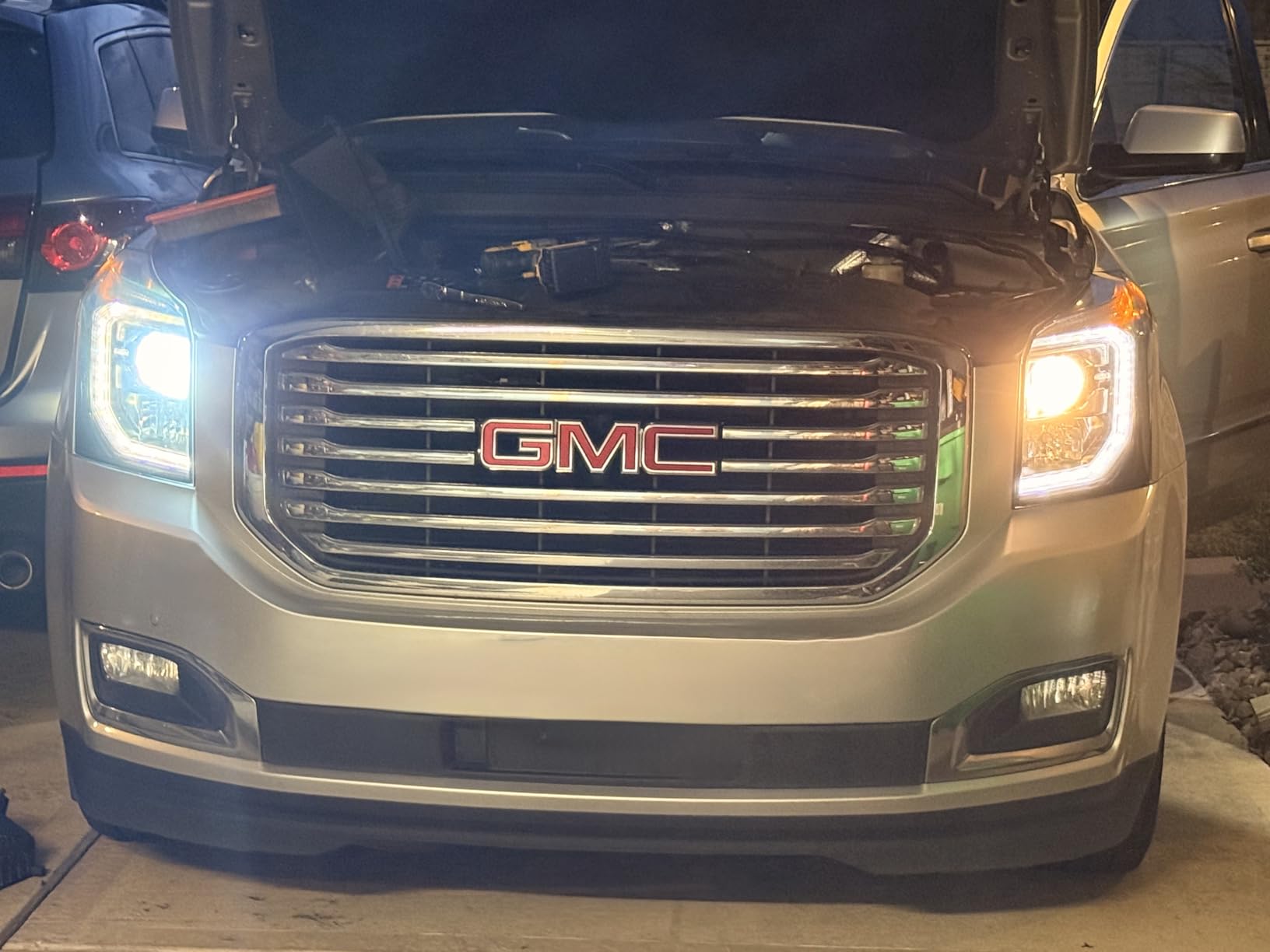 AUXITO H11 9005 LED Bulbs Combos, 100000LM 900% Super Bright, 60000+ Hours Life Service, 6500K Cool White, 1:1 Mini Size Wireless HB3 H8 H9 Halogen Replacement, Plug & Play, Pack of 4 customer photo 1