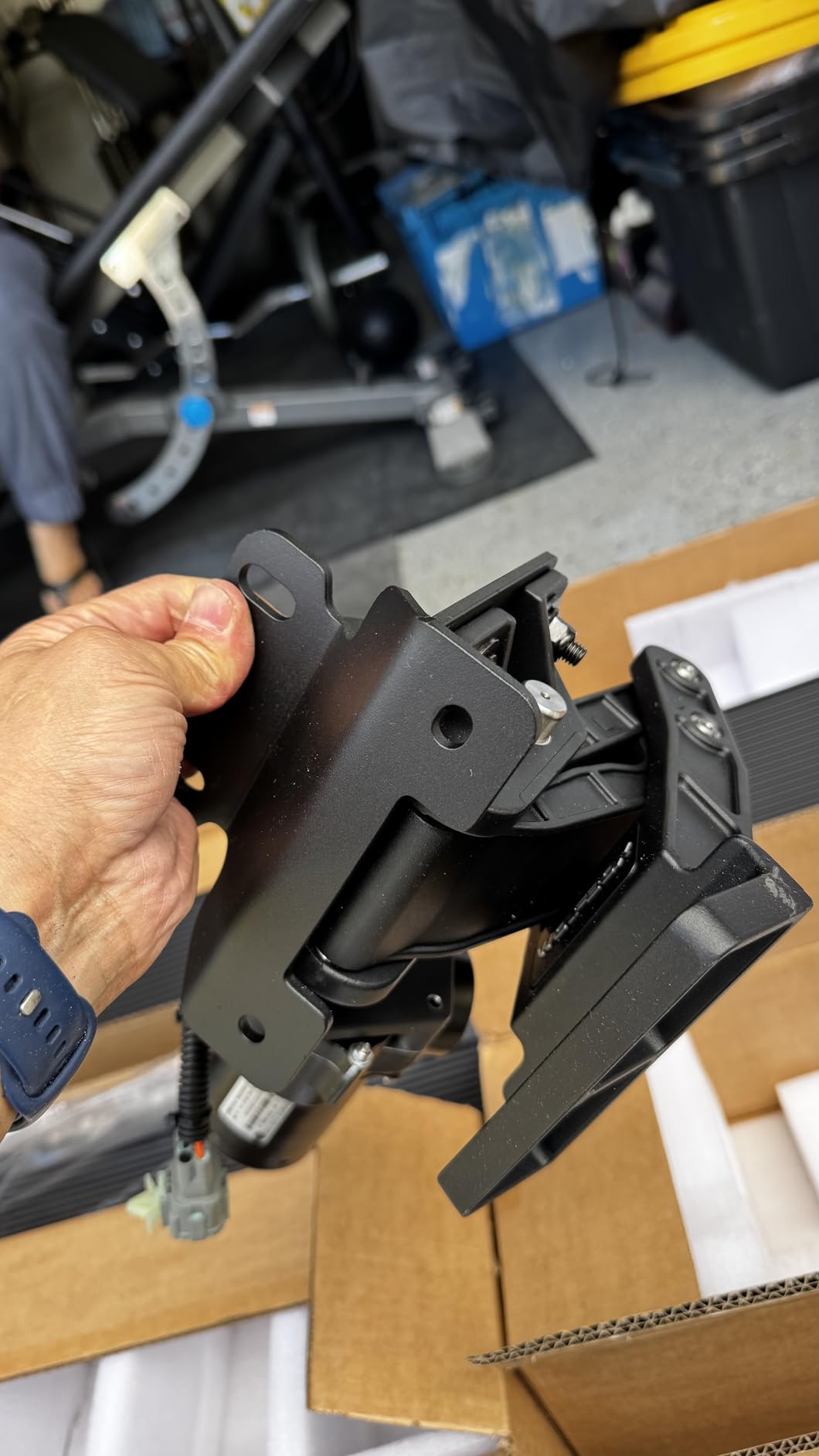 WOLFBOX Power Running Boards for Dodge Ram 1500 Crew Cab 2019-2024, Automatic Electric Retractable Side Steps with LED Lights, Plug-N-Play Waterproof Motor customer photo 2