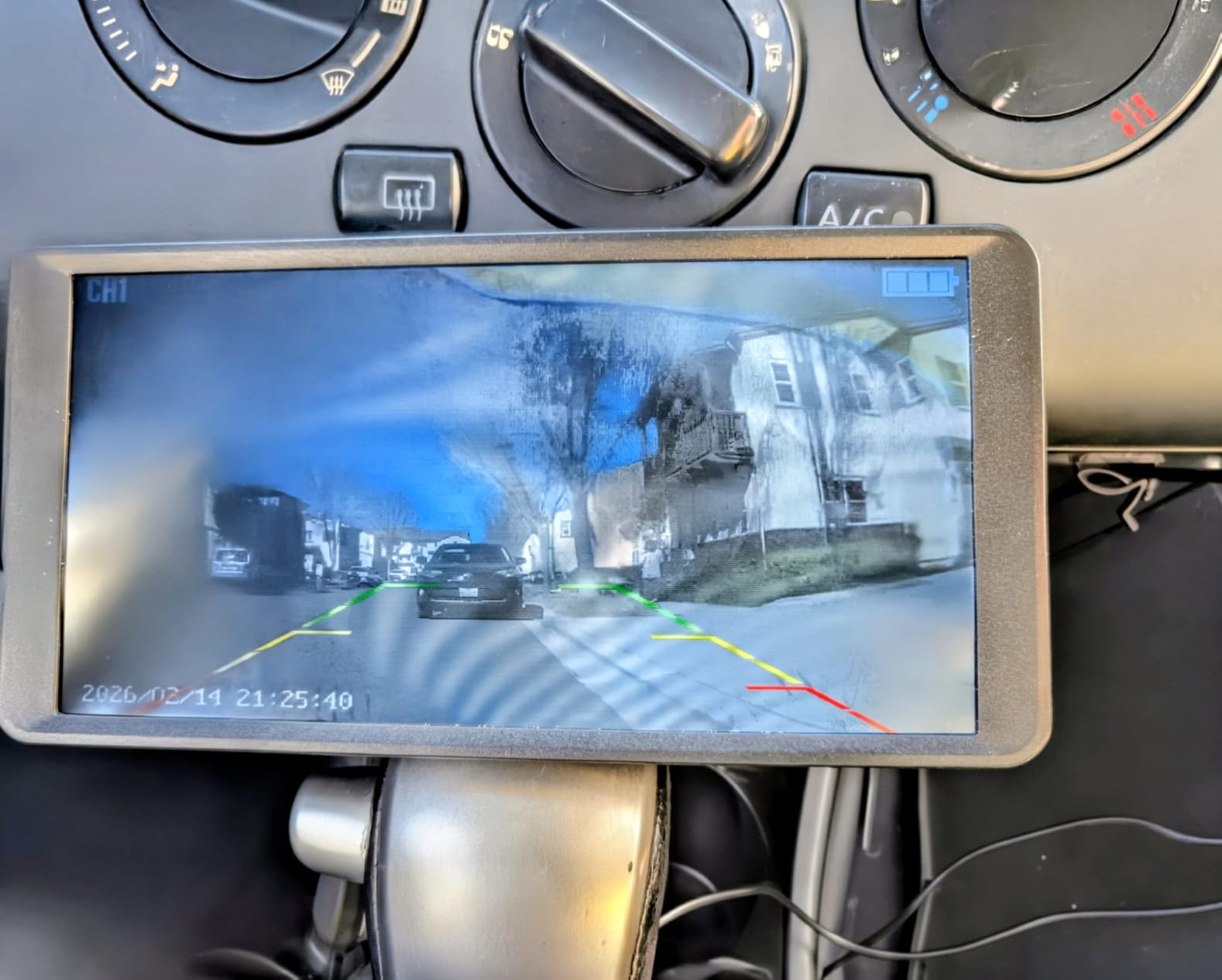 AUTO-VOX 6 Inch Solar Backup Camera Wireless: 2 Minute Install, 16:9 1080P HD Monitor, Dual Channel Split Screen, Clear Live View, DVR Recording, IP69K Waterproof Back up Camera for Car, Truck, Trailer customer photo 2