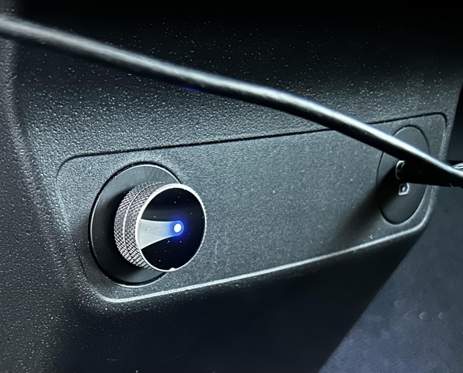 OTTOCAST Mini Tube 2026 Wireless CarPlay & Android Auto Adapter, Plug & Play for iPhone & Android, Seamless Auto-Connect, Stable Performance, Premium Aluminum Design customer photo 1