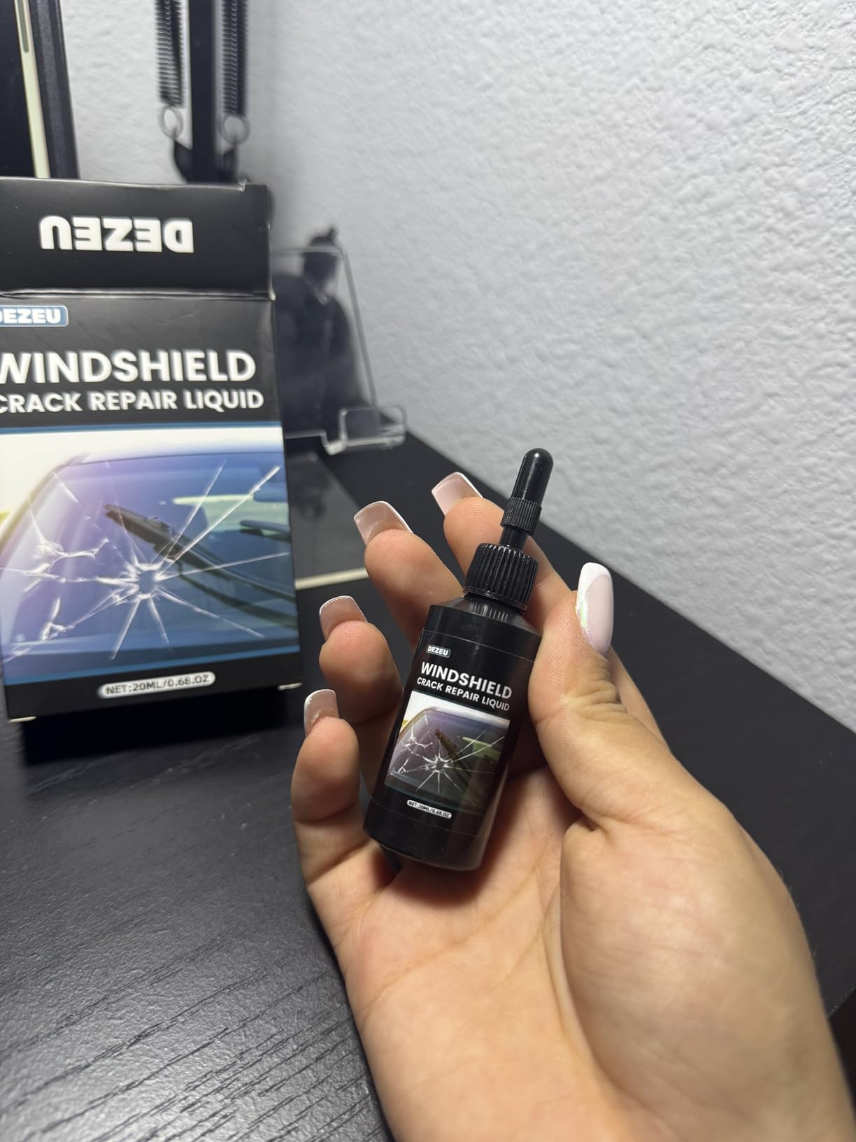 DEZEU 2026 Windshield Crack Repair Kit,Upgraded 2 Bottles Glass Crack Repair Kit,5MinQuick-Glass Repair Liquid,Long-Lasting for Windshields, Windows, Mirrors,All Crack Types (Shiny Black). customer photo 2