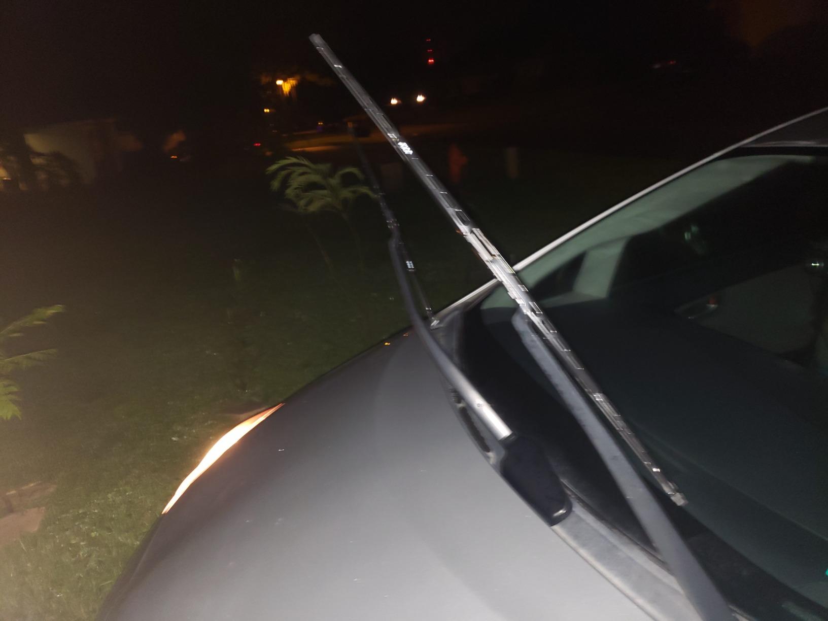 Piaa 95050 20-Inch (500mm) Super Silicone Wiper Blade, Premium All-Season OEM Windshield Wiper Replacement customer photo 2