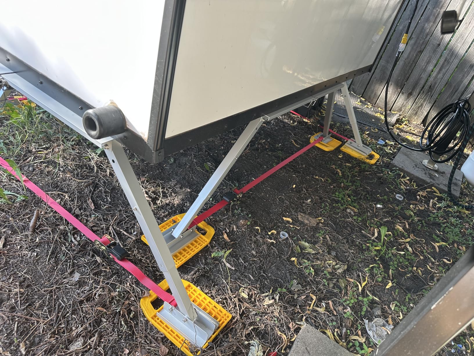 Camco RV Stabilizing Jack Pads - Interlocking Design with Strap, UV Stabilized Polypropylene - 4-Pack customer photo 1