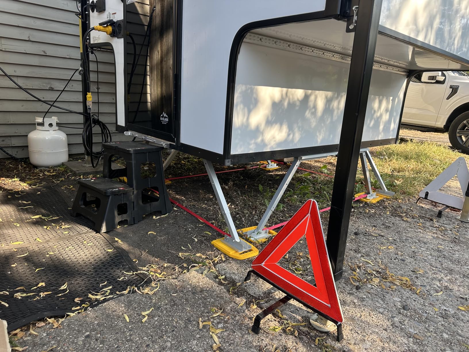 Camco RV Stabilizing Jack Pads - Interlocking Design with Strap, UV Stabilized Polypropylene - 4-Pack customer photo 2