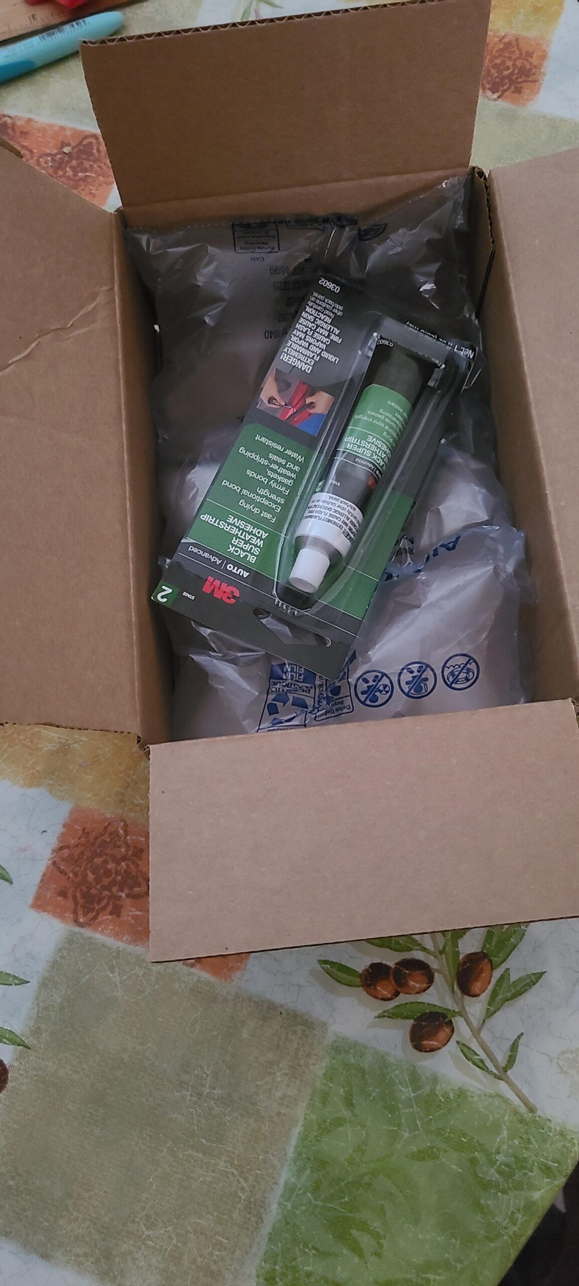 3M Black Super Weatherstrip Adhesive, 03602, 1 fl oz, 1 Per Pack customer photo 2