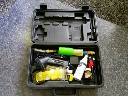 Mastercool 53351 Professional UV Leak Detection Kit - 12V High-Intensity Light - Detects A/C, Coolant, Fuel, Oil, ATF Leaks - Includes Universal Dyes, Glasses, R134a & R12 Compatible customer photo 2