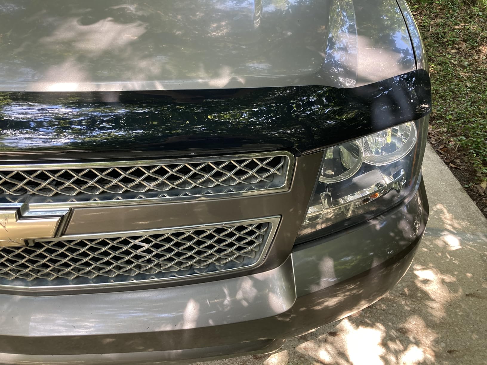 Auto Ventshade [AVS] Bugflector Hood Shield / Protector | Fits 2007 - 2013 Chevrolet Avalanche, 2007-2014 Suburban 1500/2500/Tahoe (No Hybrid) | High Profile Bug Deflector - 1 pc., Dark Smoke | 23200 customer photo 1