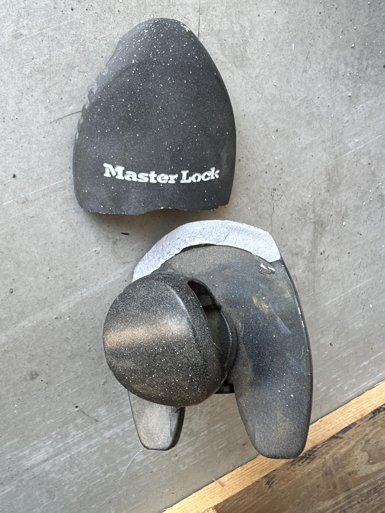 Master Lock Black Universal Size Trailer Hitch Lock, Trailer Coupler Lock for Securing RV's, Horse Trailers, Tool Trailers and More, 379ATPY customer photo 1