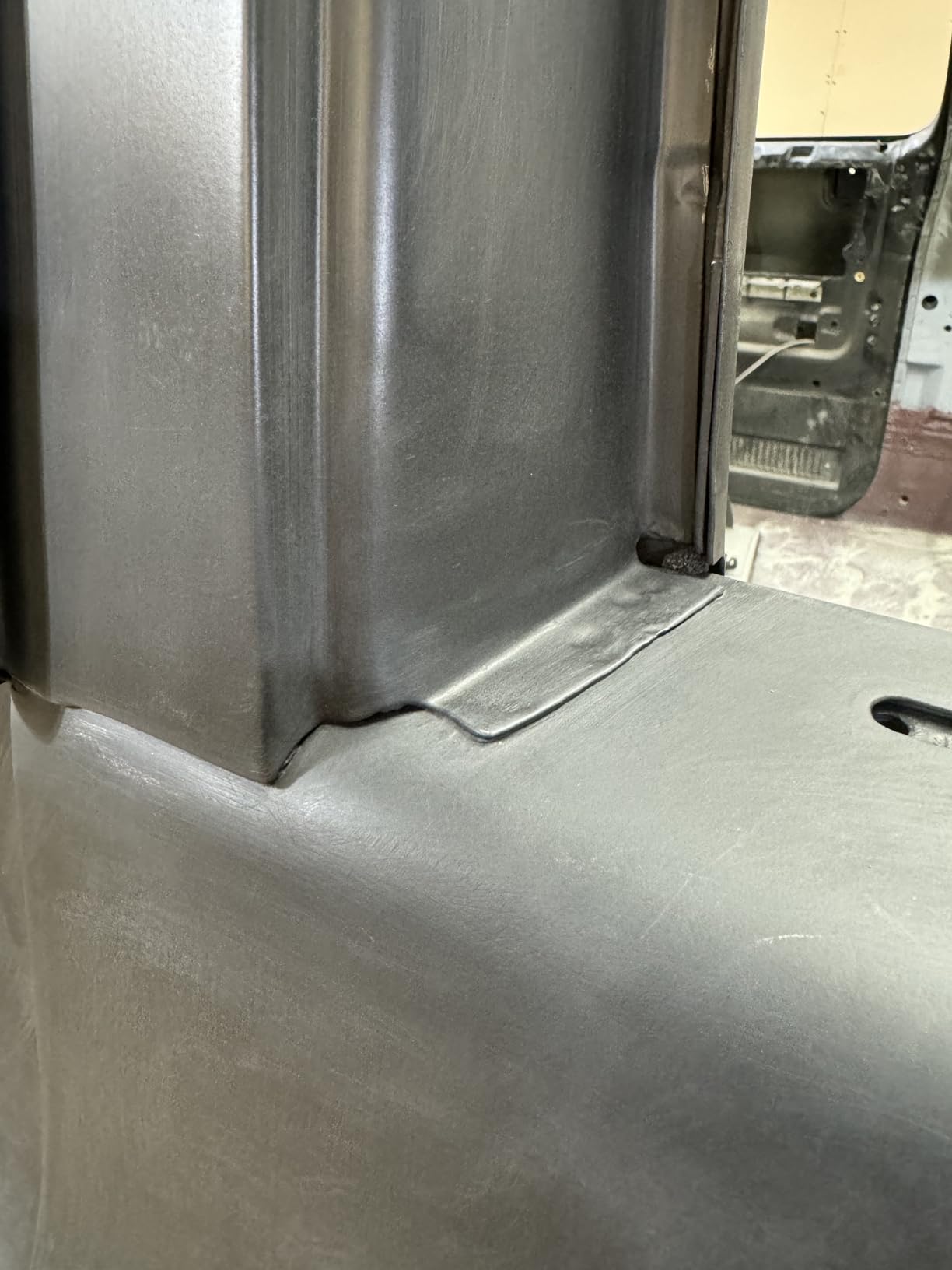 3M Heavy-Bodied Seam Sealer, 08308, Two-Part, Self-Mixing, Automotive Epoxy, 200 ml/6.75 fl oz Cartridge, Black customer photo 1